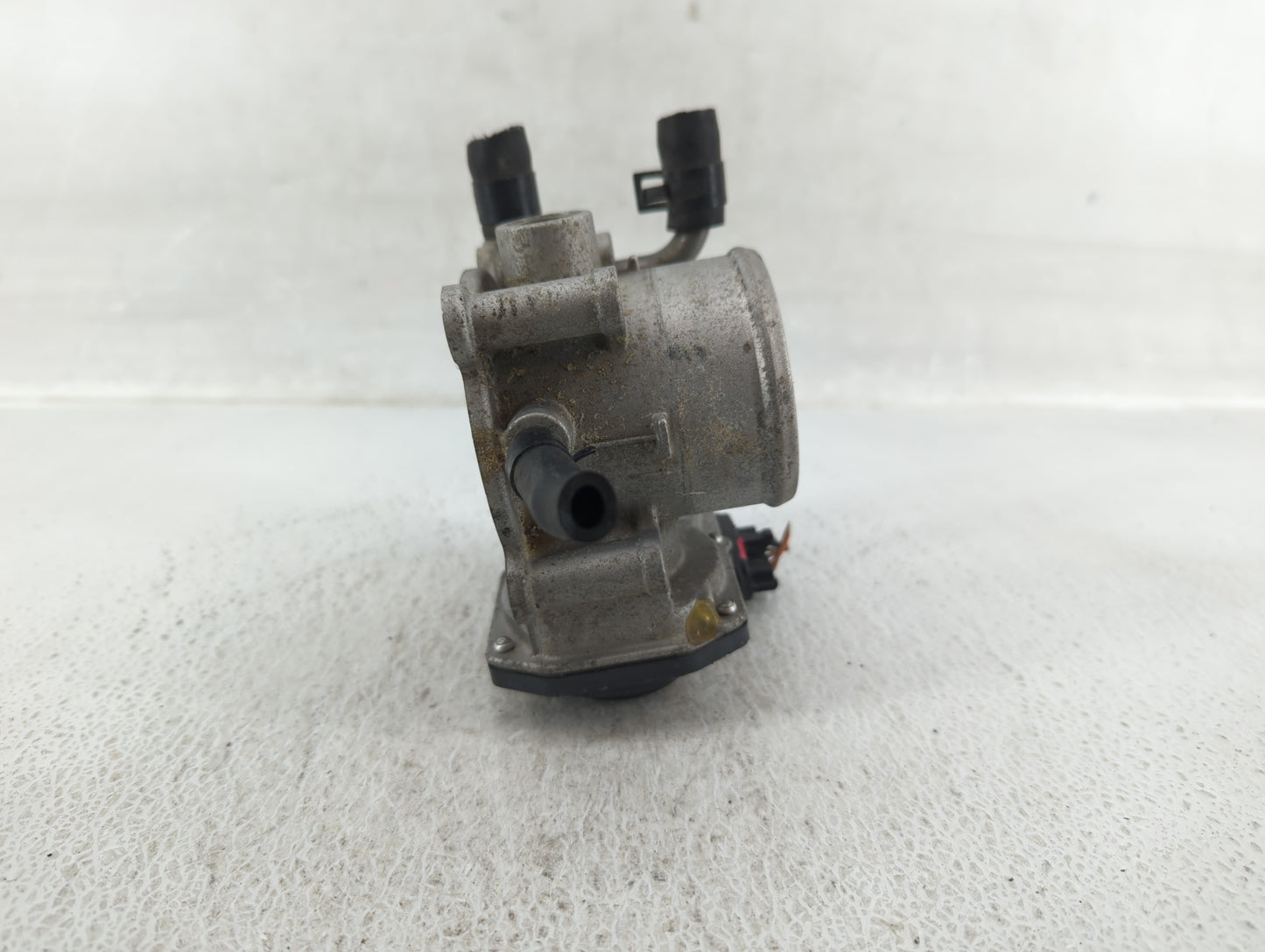 2012-2019 Hyundai Accent Throttle Body P/N:35100-2B300 Fits Fits 2012 2013 2014 2015 2016 2017 2018 2019 OEM Used Auto Parts