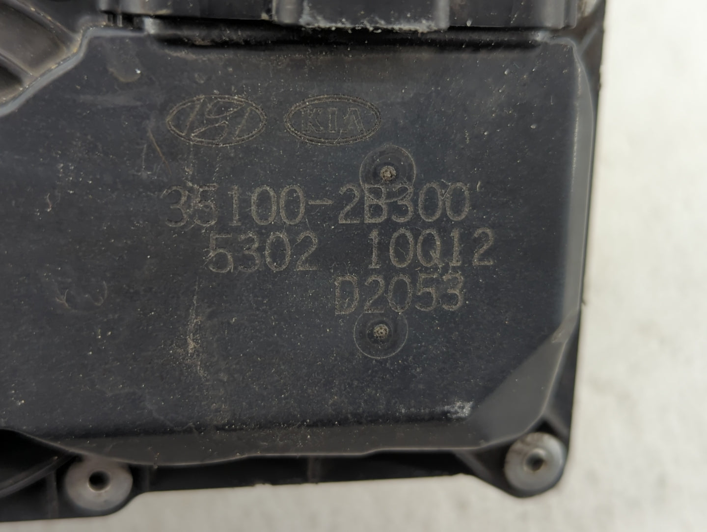 2012-2019 Hyundai Accent Throttle Body P/N:35100-2B300 Fits Fits 2012 2013 2014 2015 2016 2017 2018 2019 OEM Used Auto Parts