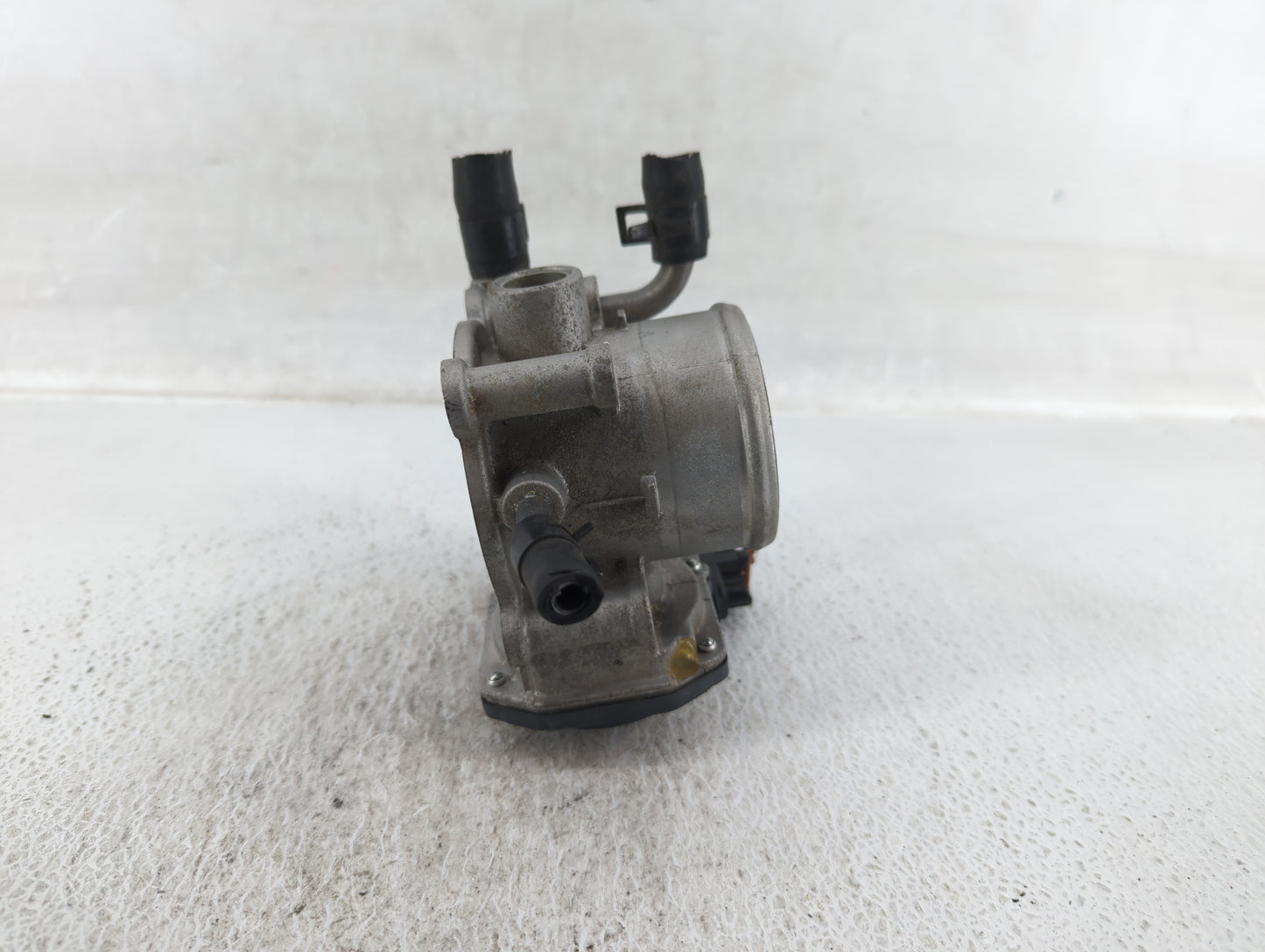 2012-2019 Hyundai Accent Throttle Body P/N:35100-2B300 Fits Fits 2012 2013 2014 2015 2016 2017 2018 2019 OEM Used Auto Parts