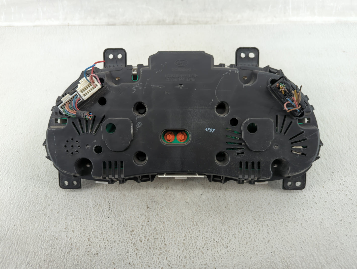 2013-2014 Hyundai Accent Instrument Cluster Speedometer Gauges P/N:94001-1R005 Fits Fits 2013 2014 OEM Used Auto Parts - Oem