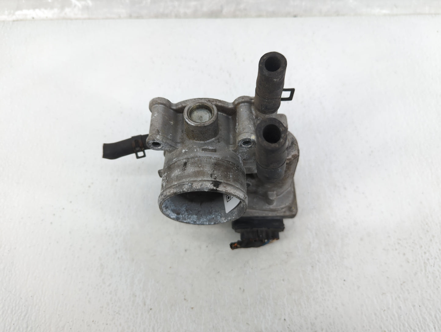 2012-2019 Hyundai Accent Throttle Body P/N:35100-2B300 Fits Fits 2012 2013 2014 2015 2016 2017 2018 2019 OEM Used Auto Parts