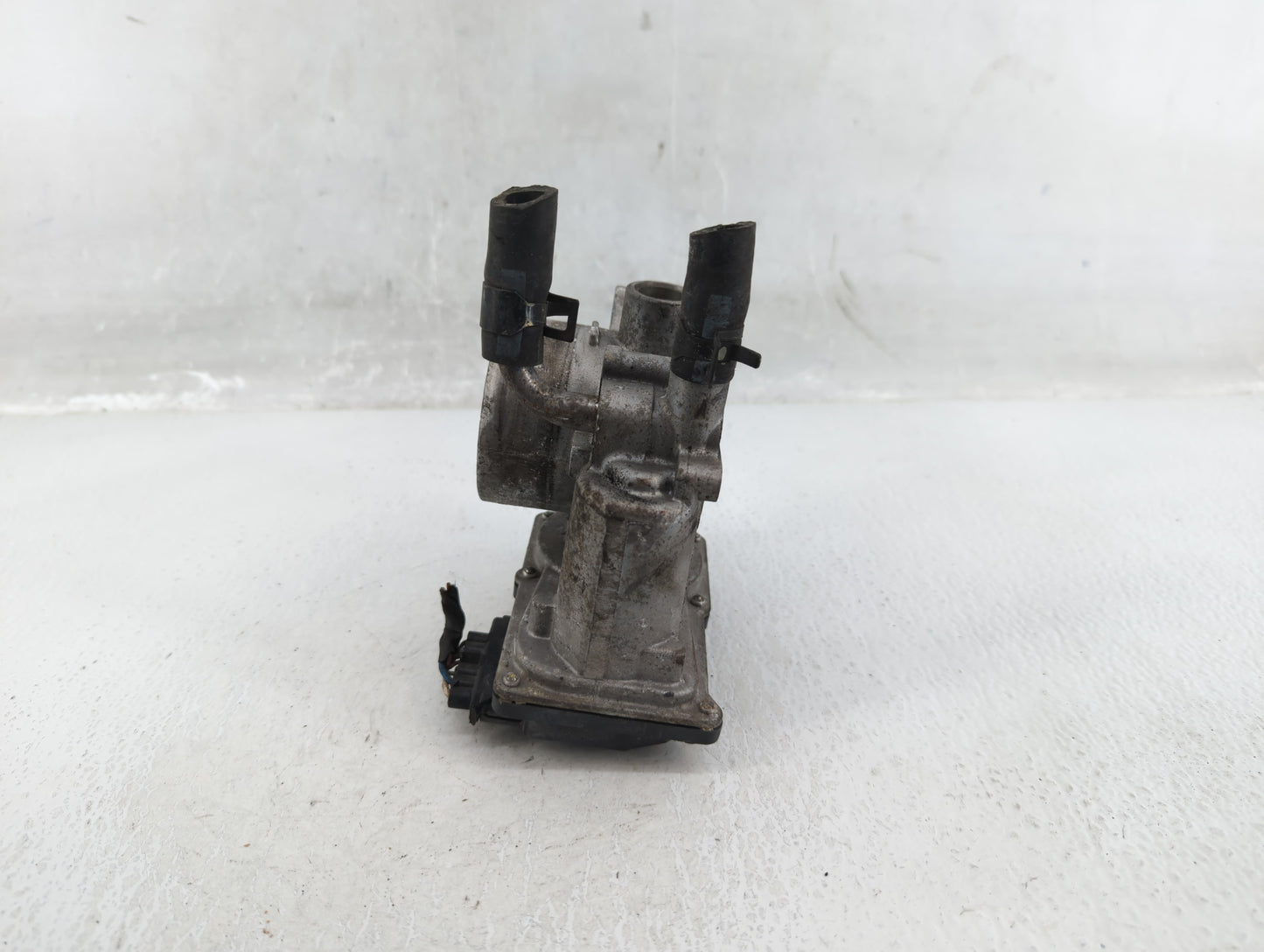 2012-2019 Hyundai Accent Throttle Body P/N:35100-2B300 Fits Fits 2012 2013 2014 2015 2016 2017 2018 2019 OEM Used Auto Parts