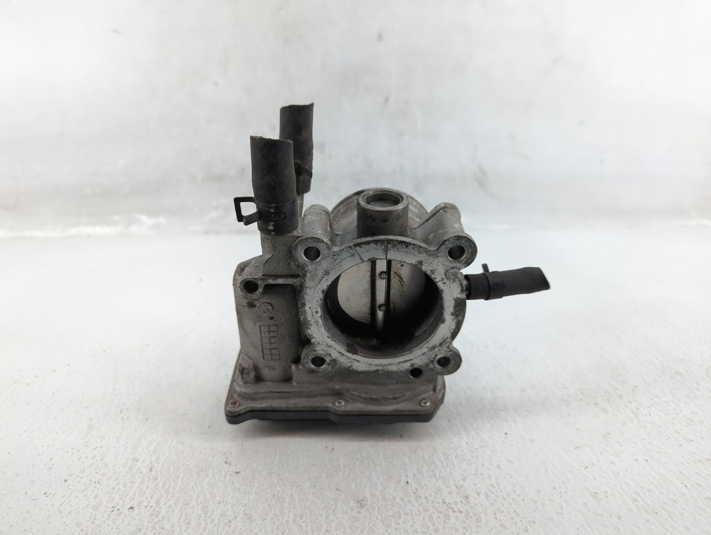 2012-2019 Hyundai Accent Throttle Body P/N:35100-2B300 Fits Fits 2012 2013 2014 2015 2016 2017 2018 2019 OEM Used Auto Parts