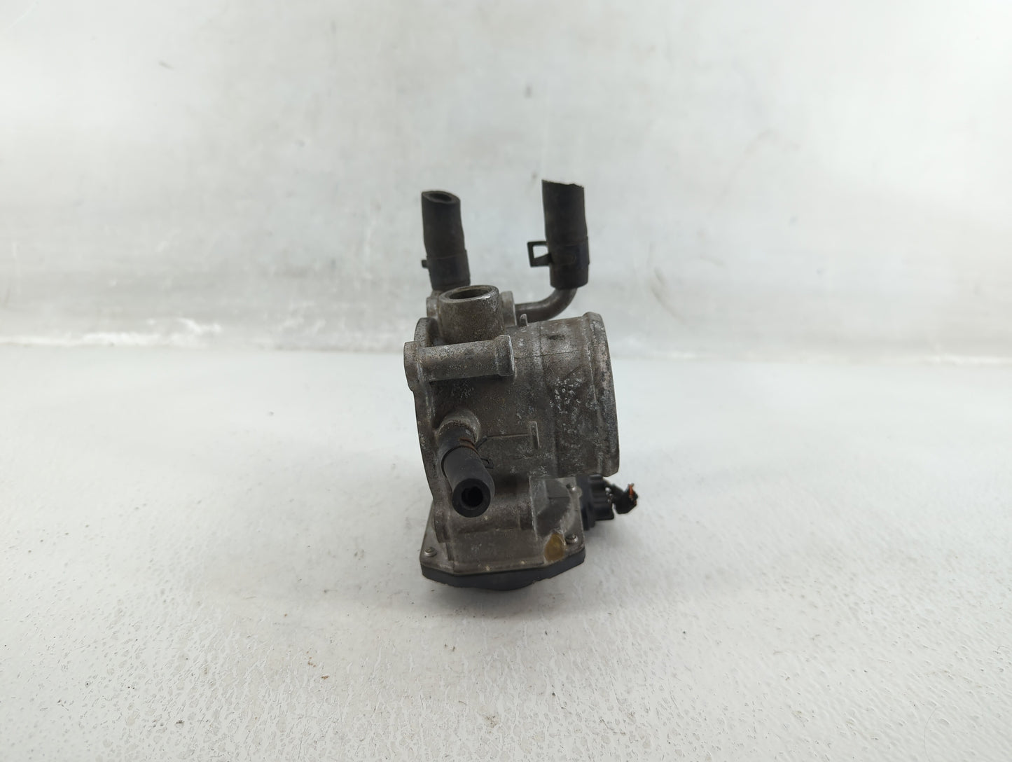 2012-2019 Hyundai Accent Throttle Body P/N:35100-2B300 Fits Fits 2012 2013 2014 2015 2016 2017 2018 2019 OEM Used Auto Parts