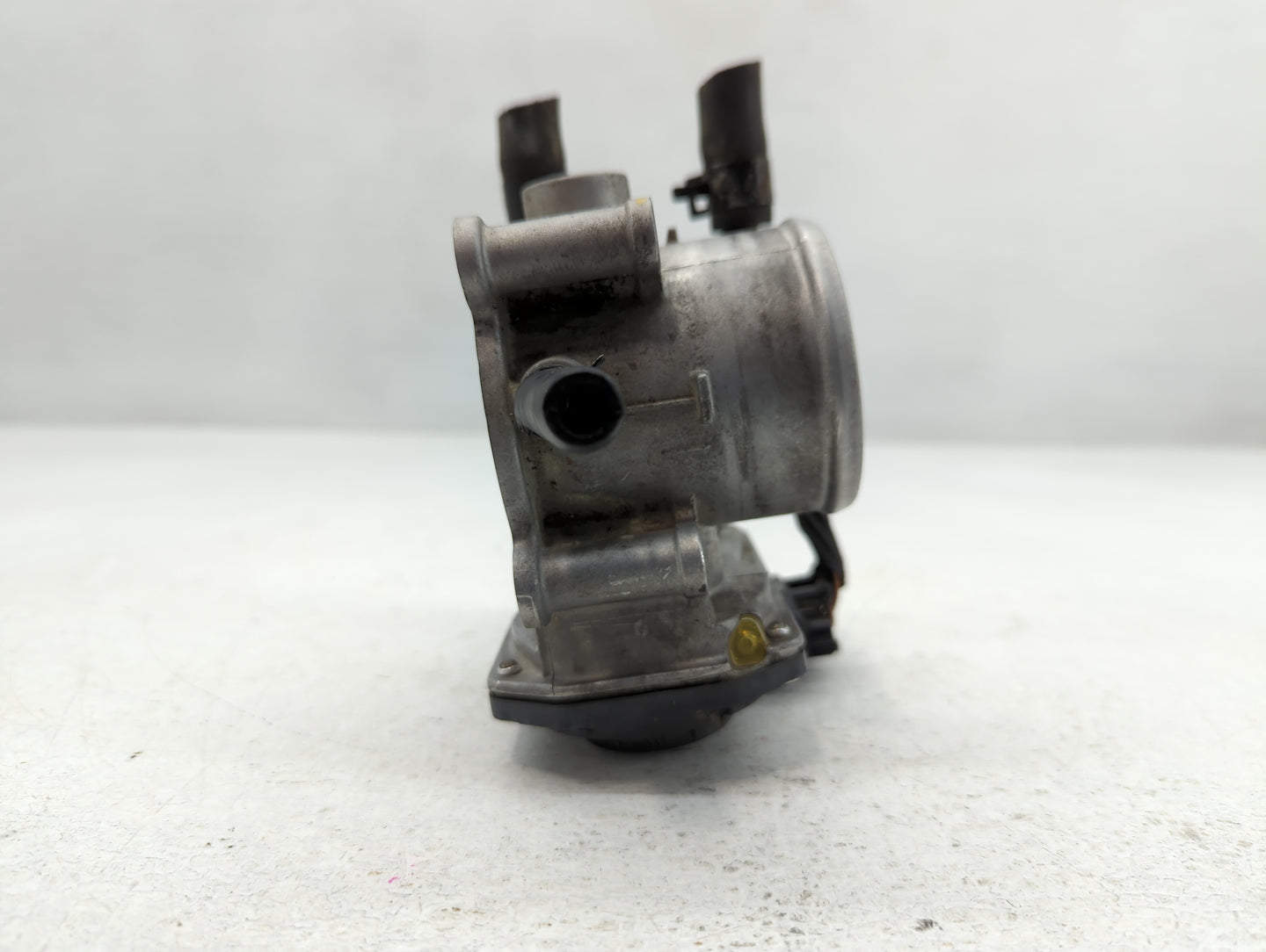 2012-2019 Hyundai Accent Throttle Body P/N:35100-2B300 Fits Fits 2012 2013 2014 2015 2016 2017 2018 2019 OEM Used Auto Parts