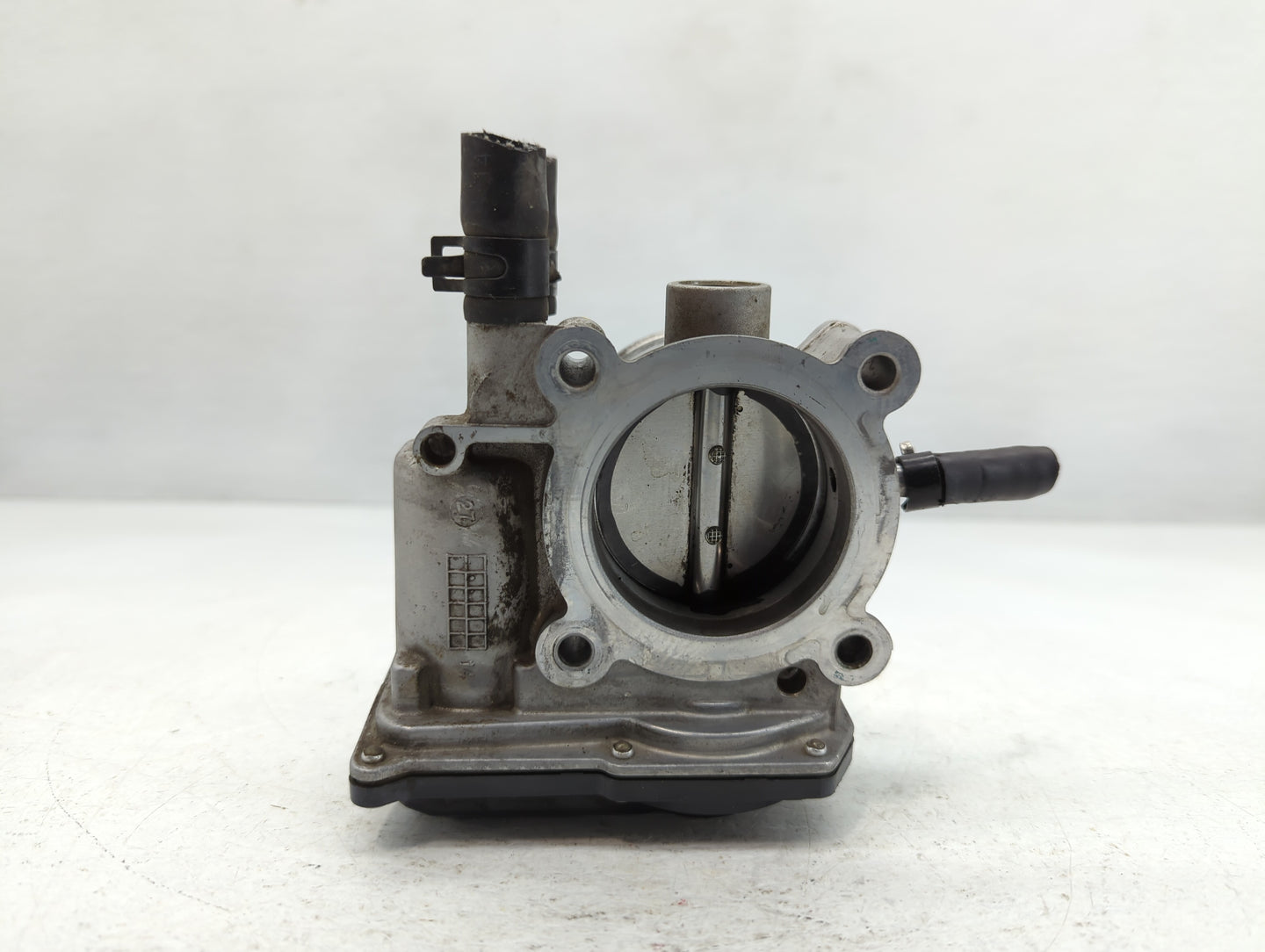 2012-2019 Hyundai Accent Throttle Body P/N:35100-2B300 Fits Fits 2012 2013 2014 2015 2016 2017 2018 2019 OEM Used Auto Parts