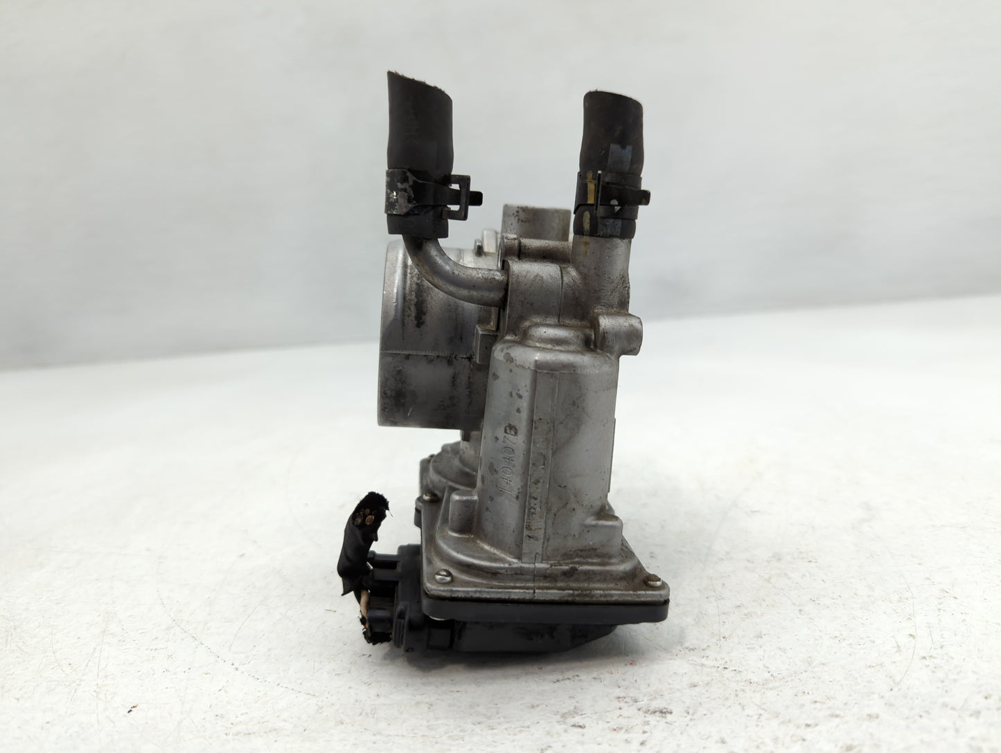 2012-2019 Hyundai Accent Throttle Body P/N:35100-2B300 Fits Fits 2012 2013 2014 2015 2016 2017 2018 2019 OEM Used Auto Parts