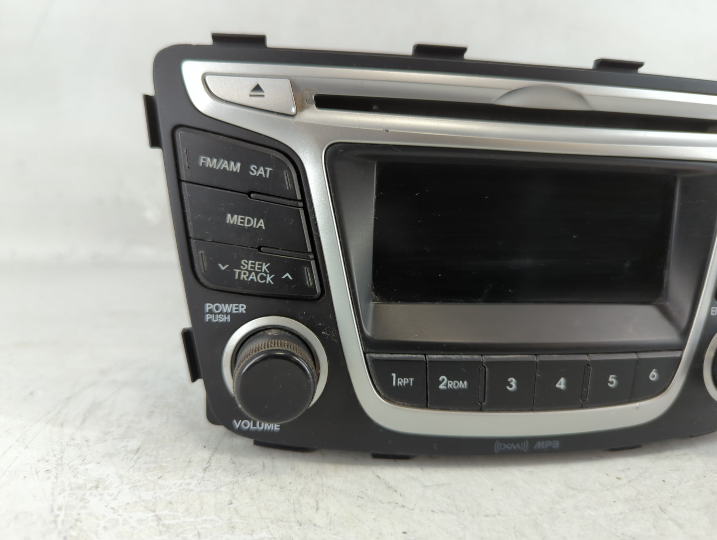 2014-2014 Hyundai Accent Am Fm Cd Player Radio Receiver - Oemusedautoparts1.com