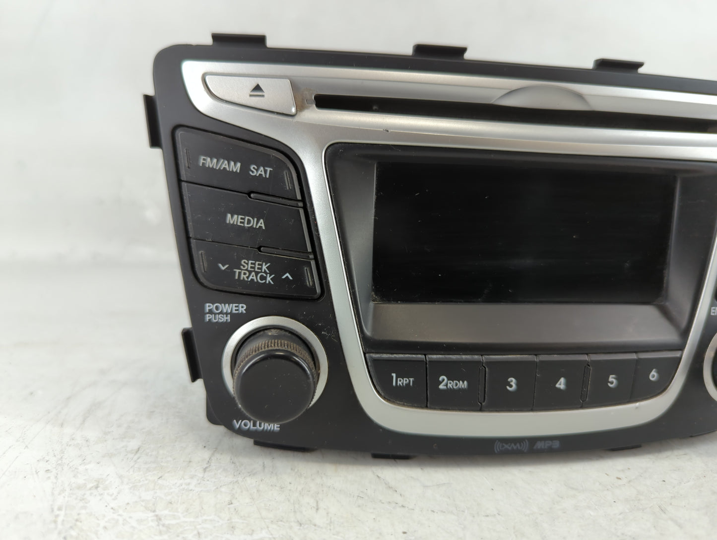 2014-2014 Hyundai Accent Am Fm Cd Player Radio Receiver - Oemusedautoparts1.com