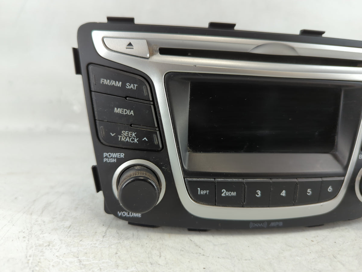 2014-2014 Hyundai Accent Am Fm Cd Player Radio Receiver 738286 - Oemusedautoparts1.com