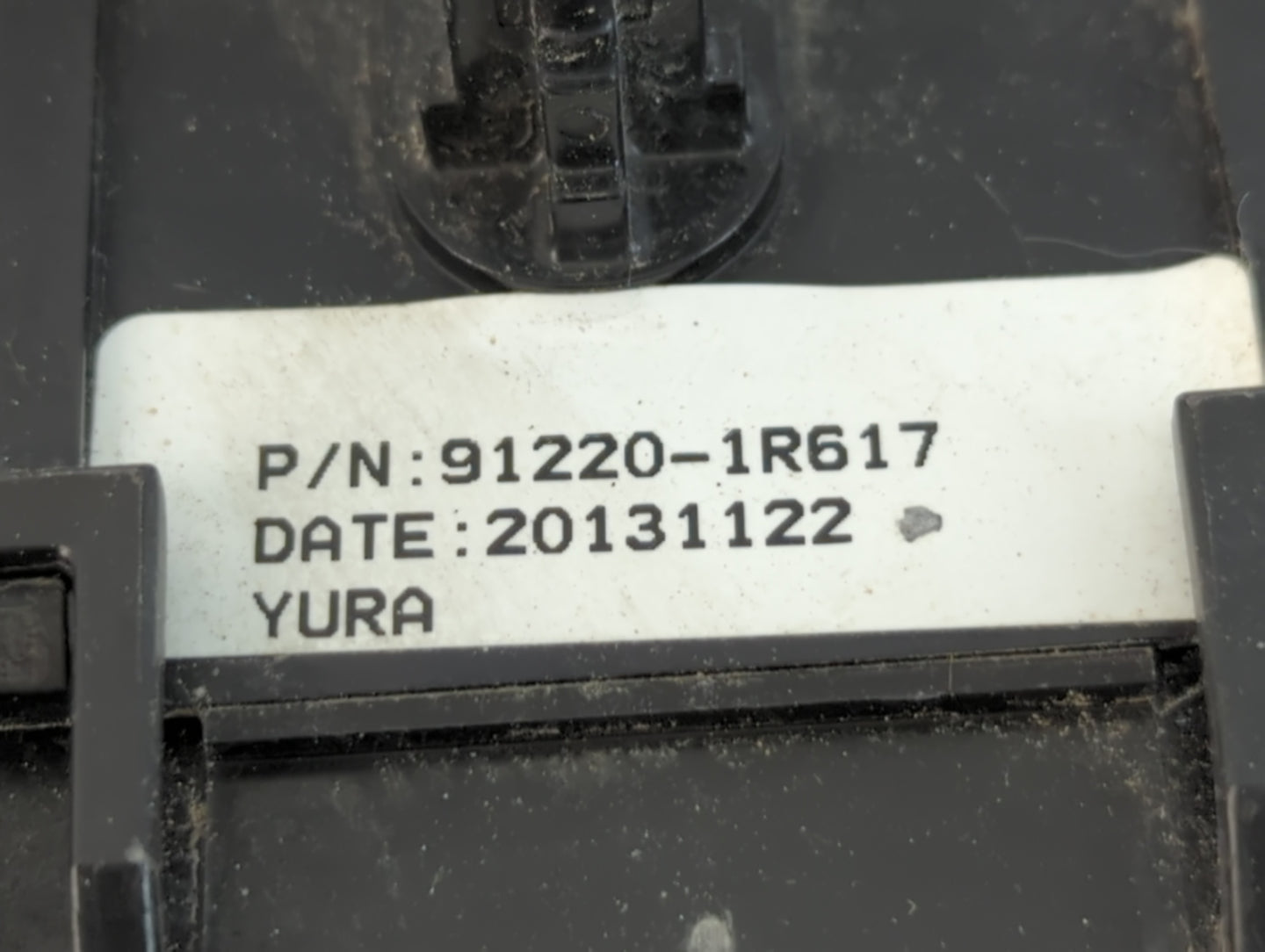 2013-2014 Hyundai Accent Fusebox Fuse Box Panel Relay Module P/N:91220-1R617 Fits Fits 2013 2014 OEM Used Auto Parts - Oemus