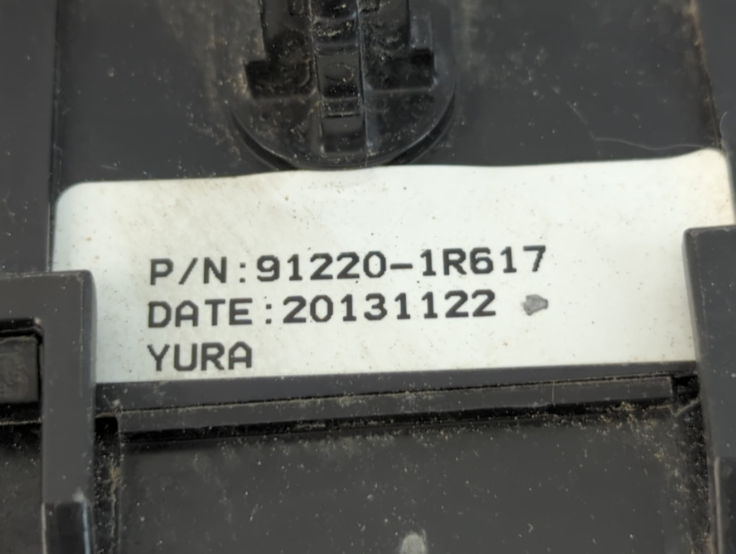 2013-2014 Hyundai Accent Fusebox Fuse Box Panel Relay Module P/N:91220-1R617 Fits Fits 2013 2014 OEM Used Auto Parts - Oemus