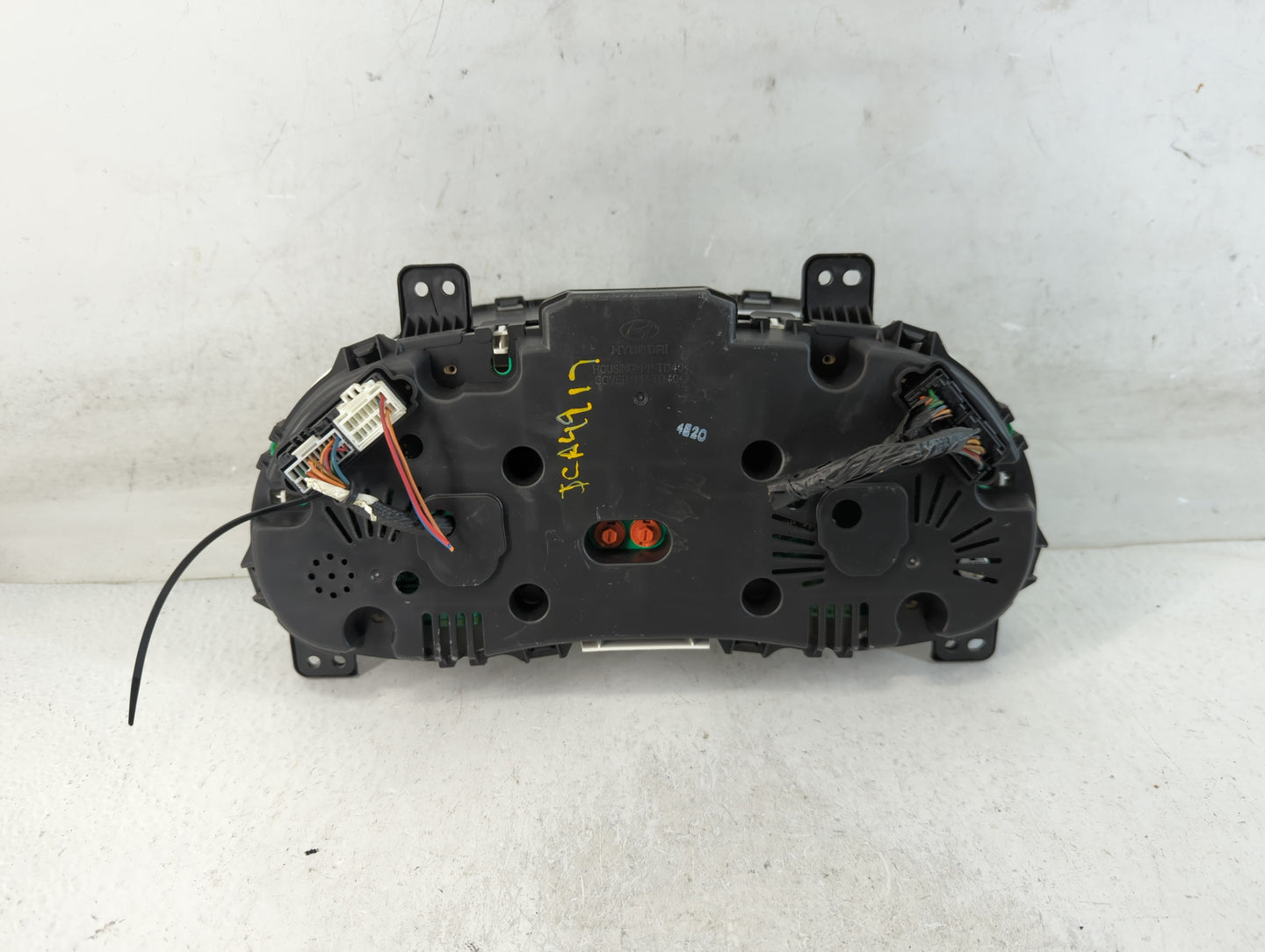 2013-2014 Hyundai Accent Instrument Cluster Speedometer Gauges P/N:94001-1R015 Fits Fits 2013 2014 OEM Used Auto Parts - Oem