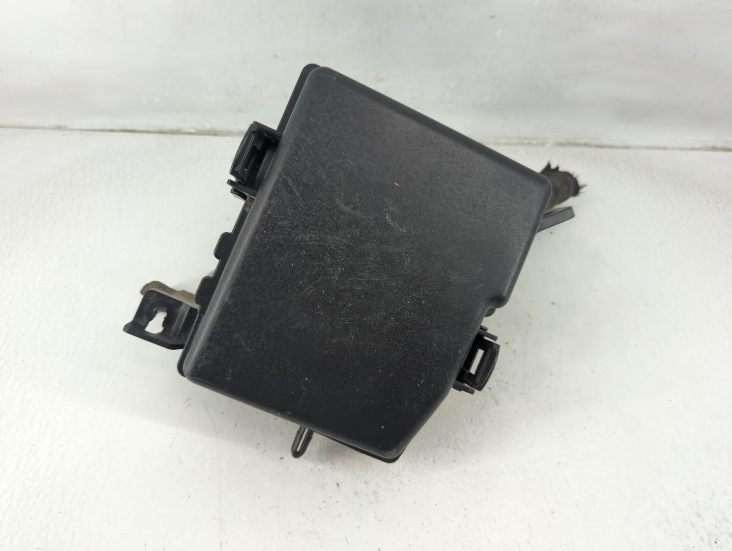 2014 Hyundai Azera Fusebox Fuse Box Panel Relay Module P/N:91950-2T810 Fits OEM Used Auto Parts - Oemusedautoparts1.com