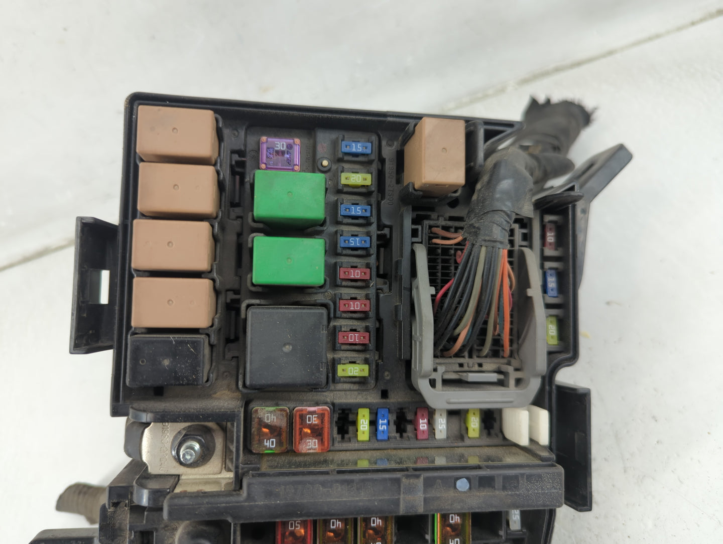 2014 Hyundai Azera Fusebox Fuse Box Panel Relay Module P/N:91950-2T810 Fits OEM Used Auto Parts - Oemusedautoparts1.com