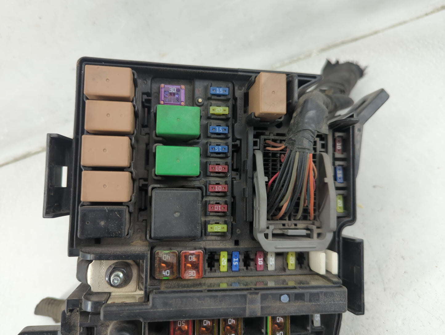 2014 Hyundai Azera Fusebox Fuse Box Panel Relay Module P/N:91950-2T810 Fits OEM Used Auto Parts - Oemusedautoparts1.com