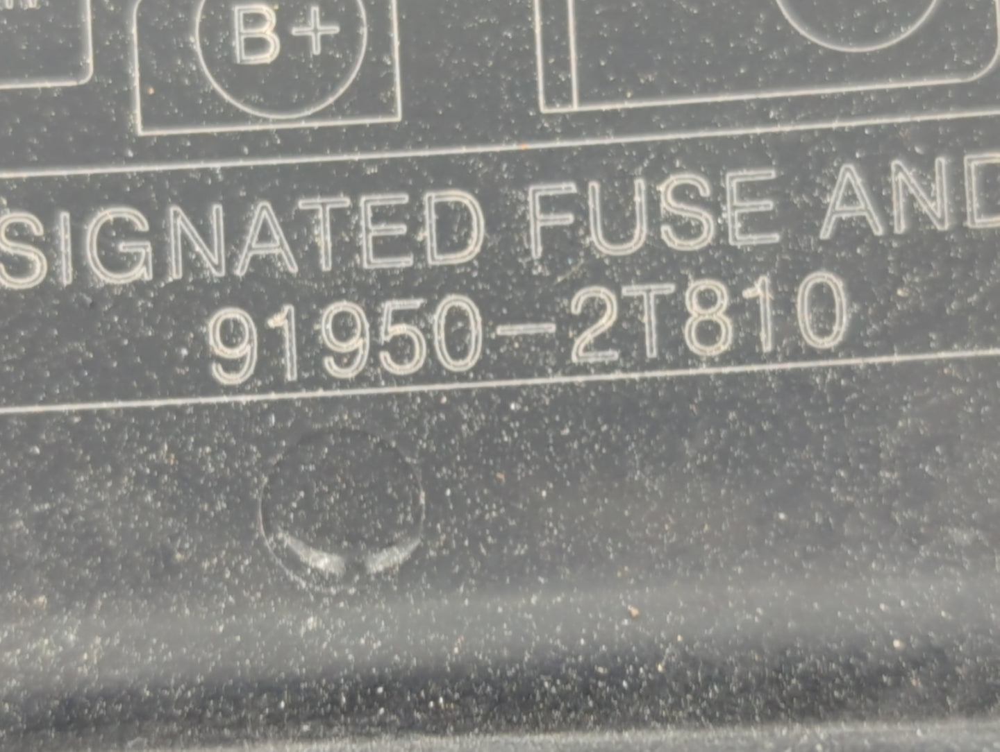 2014 Hyundai Azera Fusebox Fuse Box Panel Relay Module P/N:91950-2T810 Fits OEM Used Auto Parts - Oemusedautoparts1.com