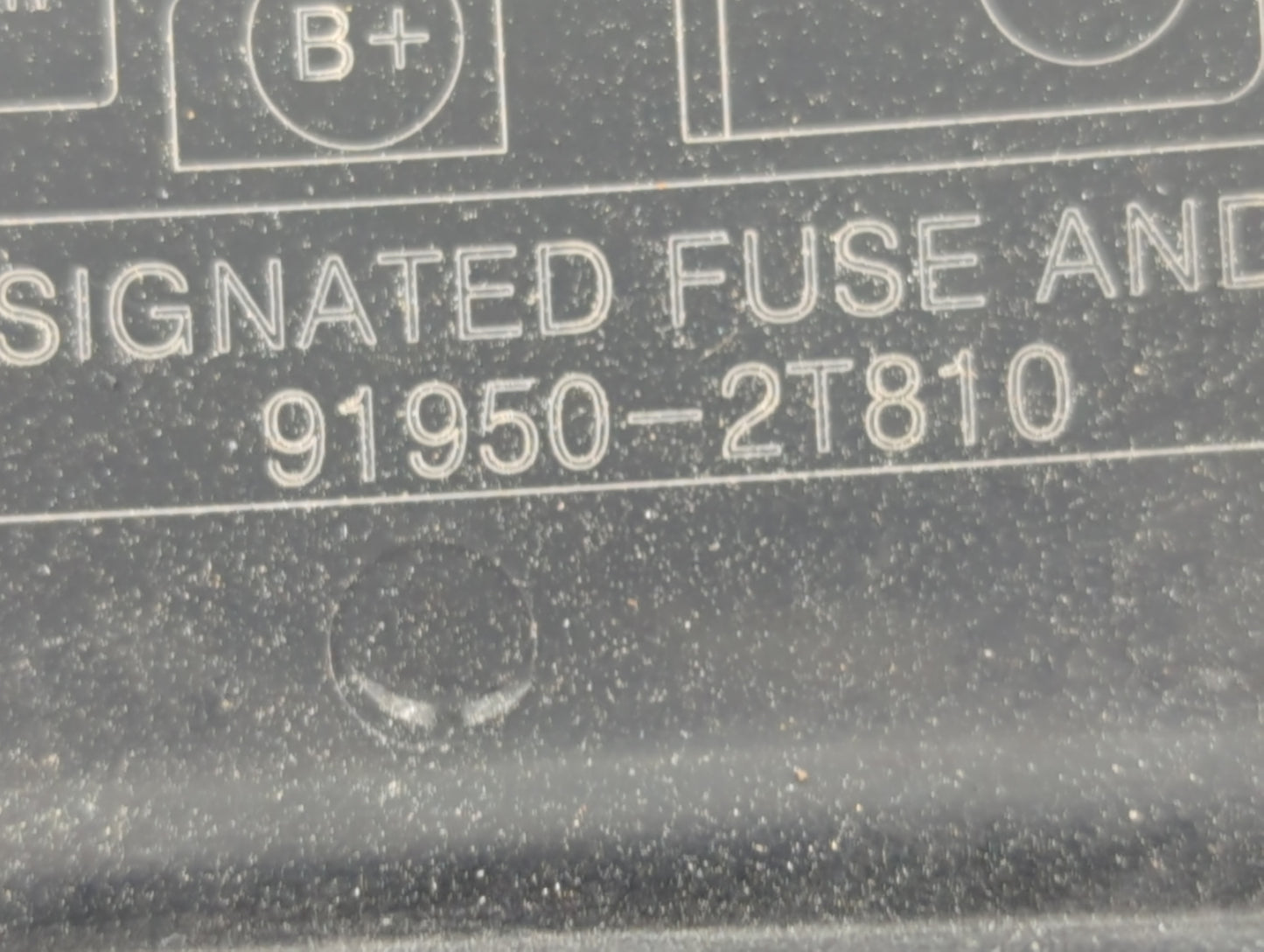 2014 Hyundai Azera Fusebox Fuse Box Panel Relay Module P/N:91950-2T810 Fits OEM Used Auto Parts - Oemusedautoparts1.com