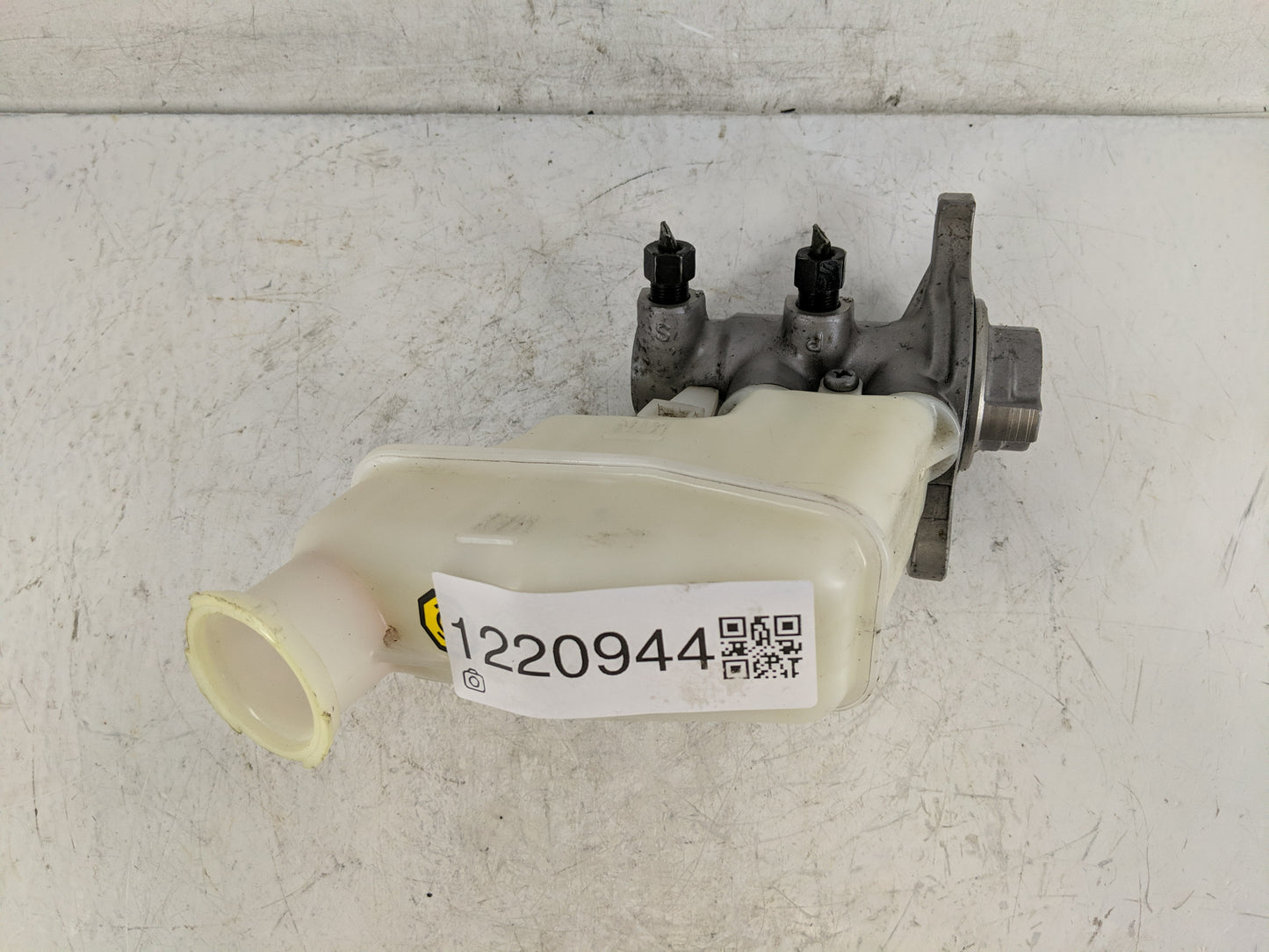 2012-2017 Hyundai Azera Brake Master Cylinder - Oemusedautoparts1.com