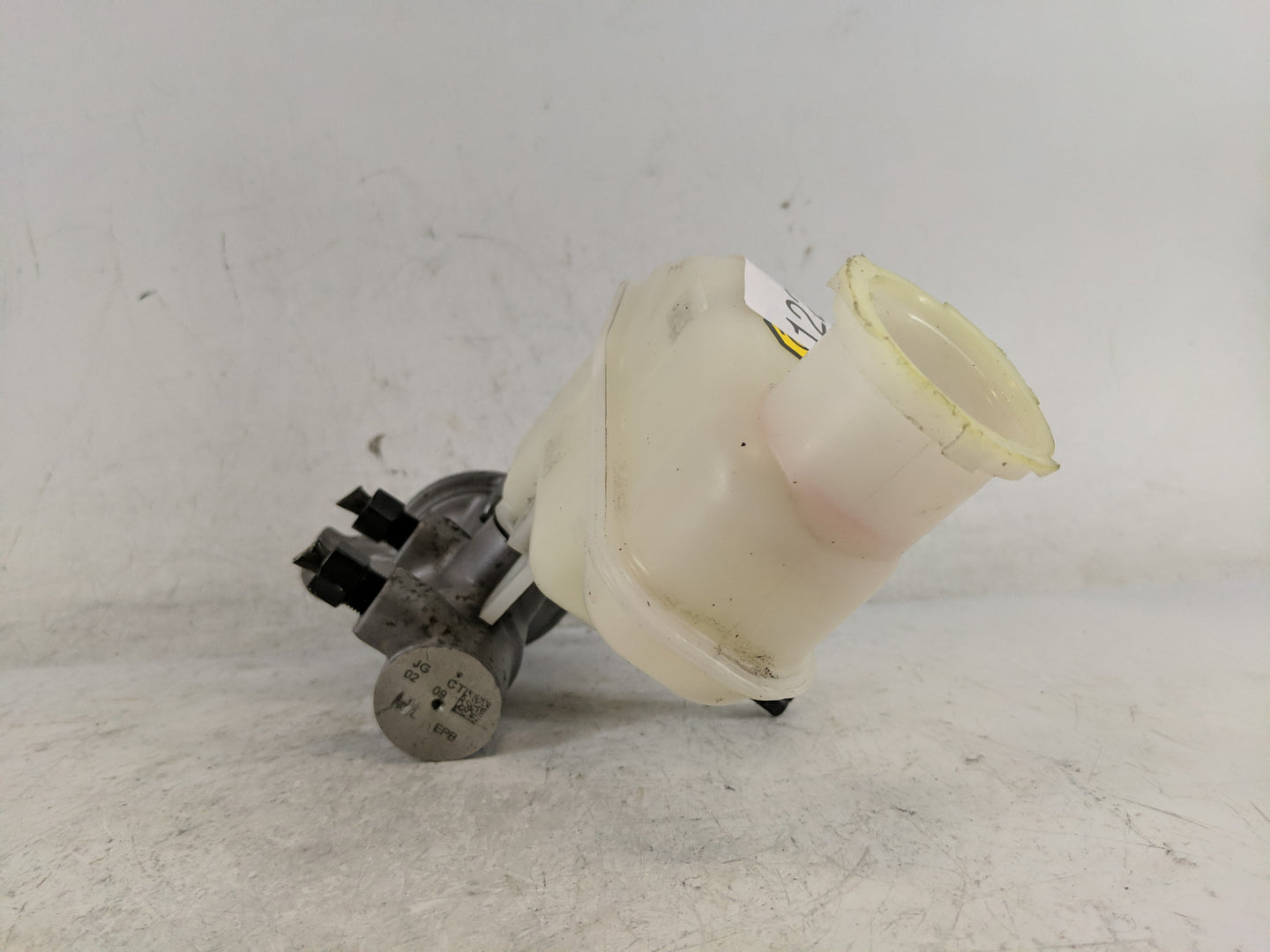 2012-2017 Hyundai Azera Brake Master Cylinder - Oemusedautoparts1.com