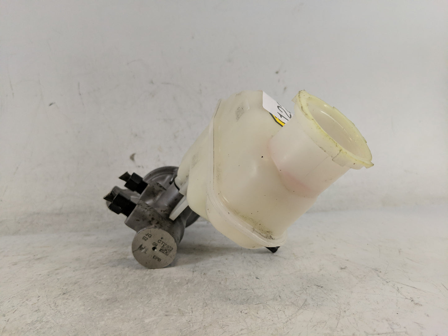 2012-2017 Hyundai Azera Brake Master Cylinder - Oemusedautoparts1.com