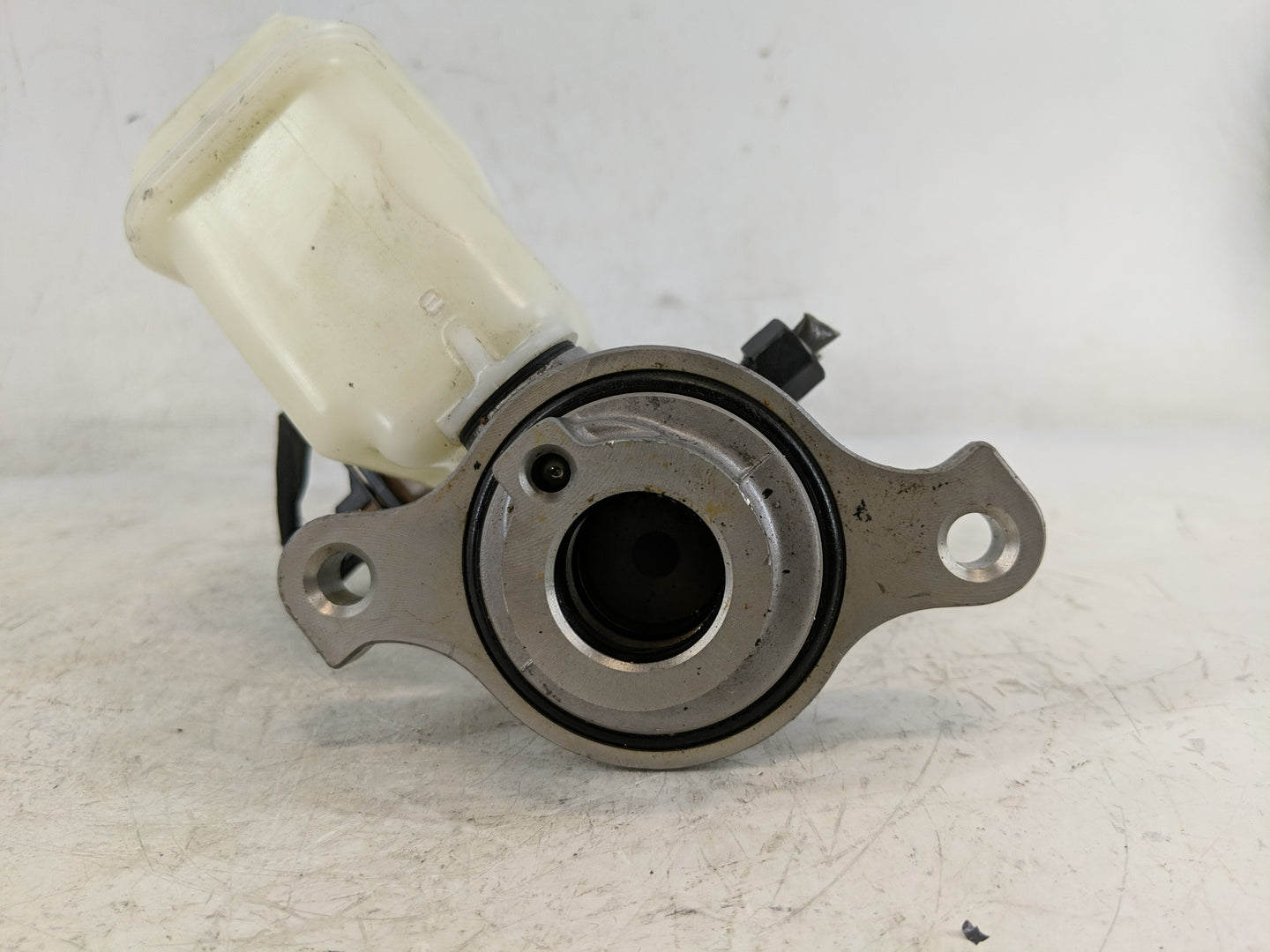 2012-2017 Hyundai Azera Brake Master Cylinder - Oemusedautoparts1.com