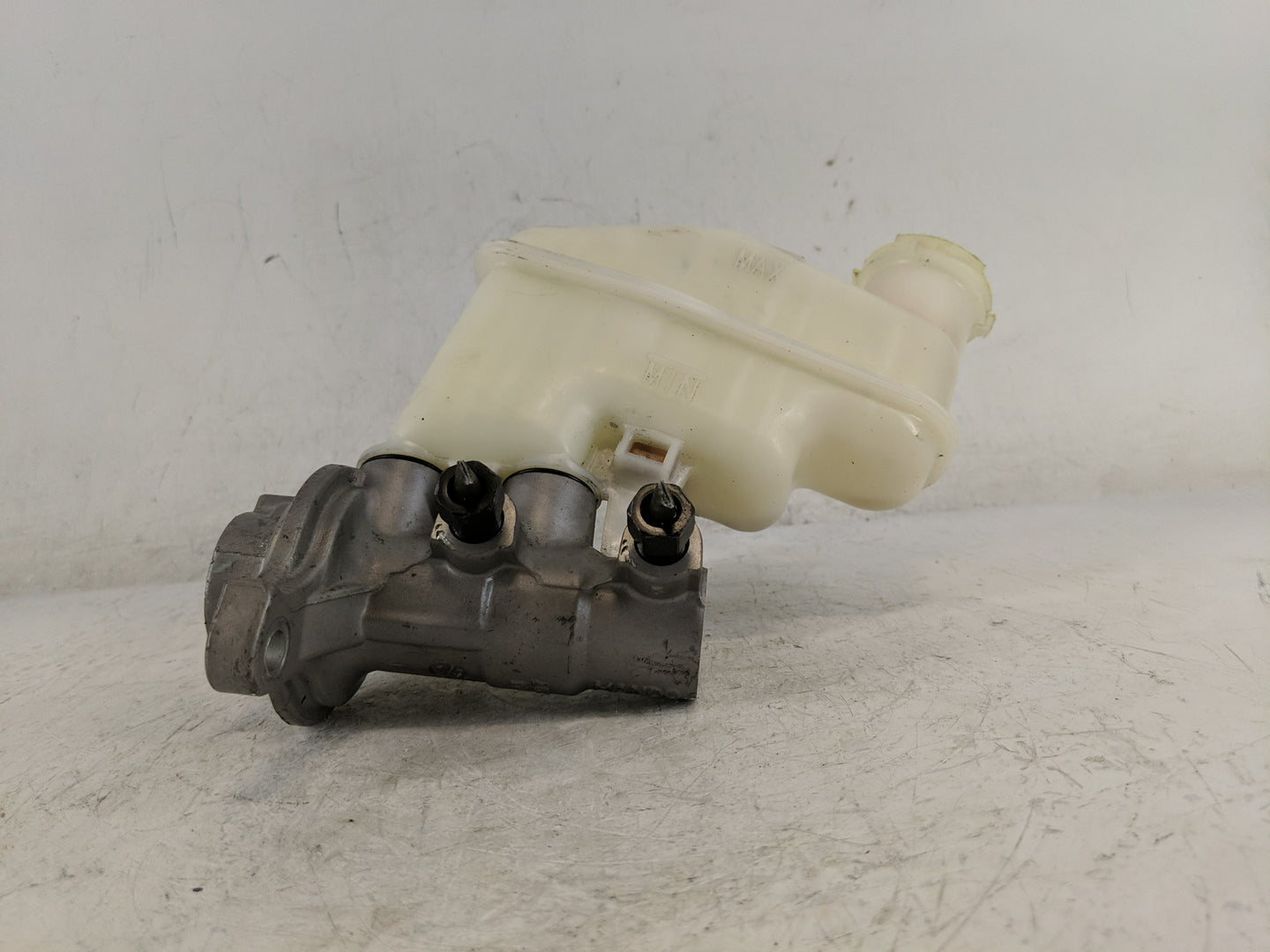 2012-2017 Hyundai Azera Brake Master Cylinder - Oemusedautoparts1.com