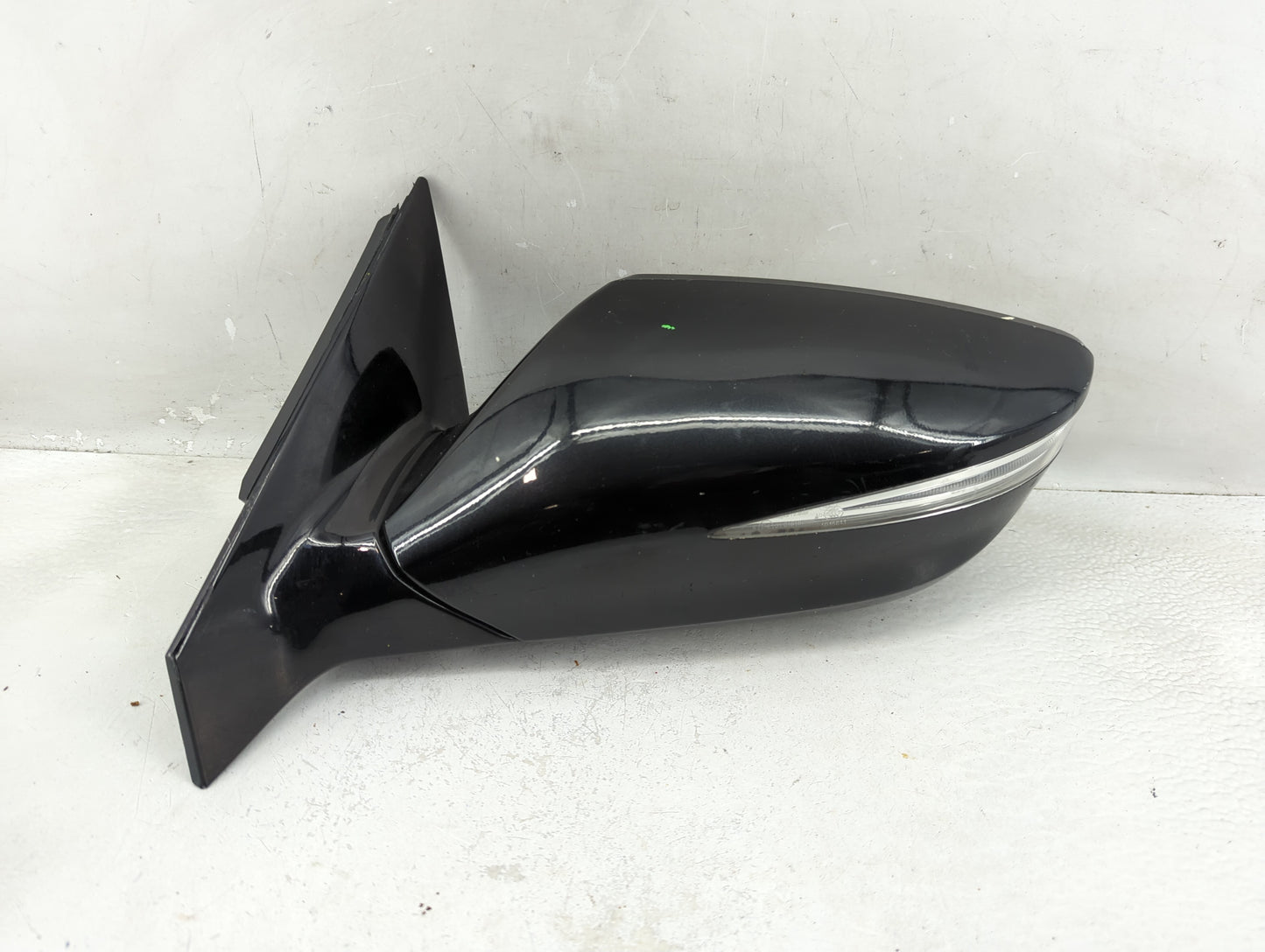 2014 Hyundai Azera Driver Side View Mirror - Left Door Mirror OEM Used - Oemusedautoparts1.com