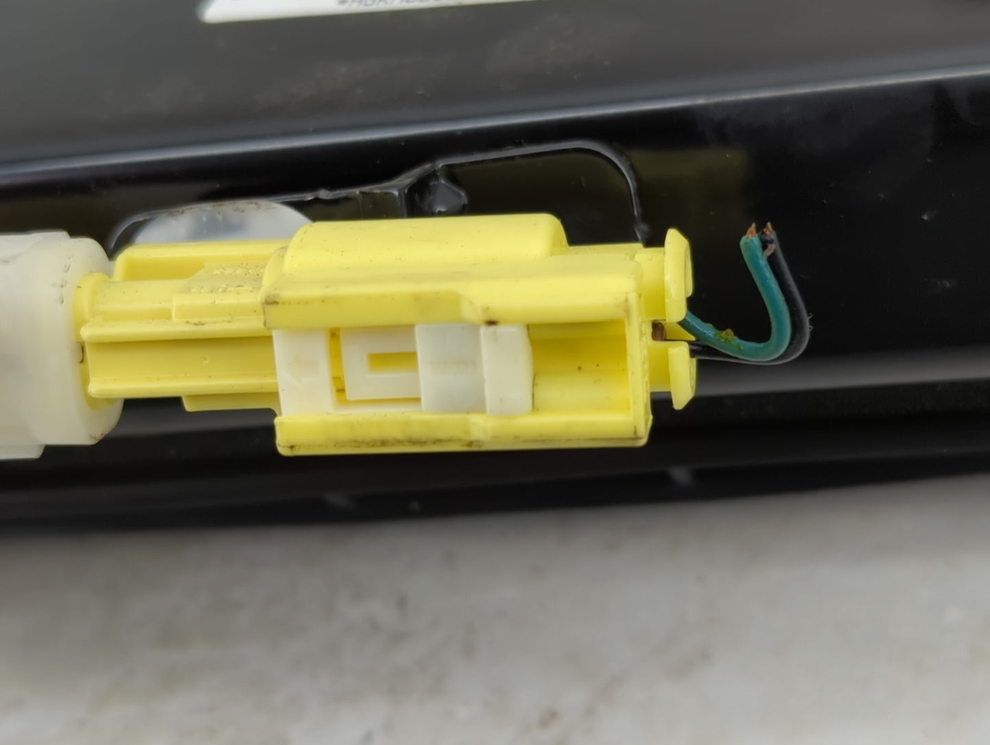 2013-2016 Hyundai Azera Air Bag Driver Left Knee OEM P/N:HGKA0E3EAY0099 Fits Fits 2013 2014 2015 2016 OEM Used Auto Parts - 