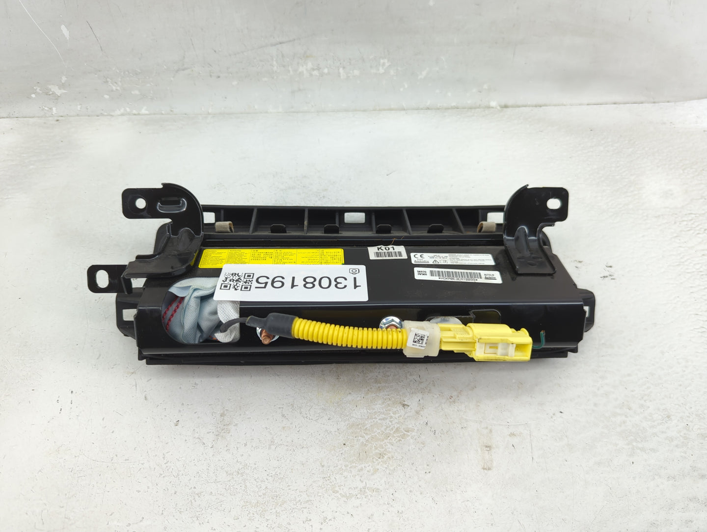2013-2016 Hyundai Azera Air Bag Driver Left Knee OEM P/N:HGKA0E3EAY0099 Fits Fits 2013 2014 2015 2016 OEM Used Auto Parts - 