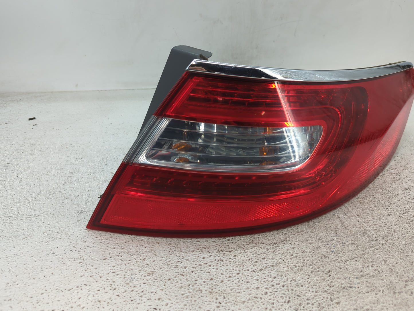 2012-2017 Hyundai Azera Tail Light Assembly Passenger Right OEM P/N:92404-3V0 Fits Fits 2012 2013 2014 2015 2016 2017 OEM Us
