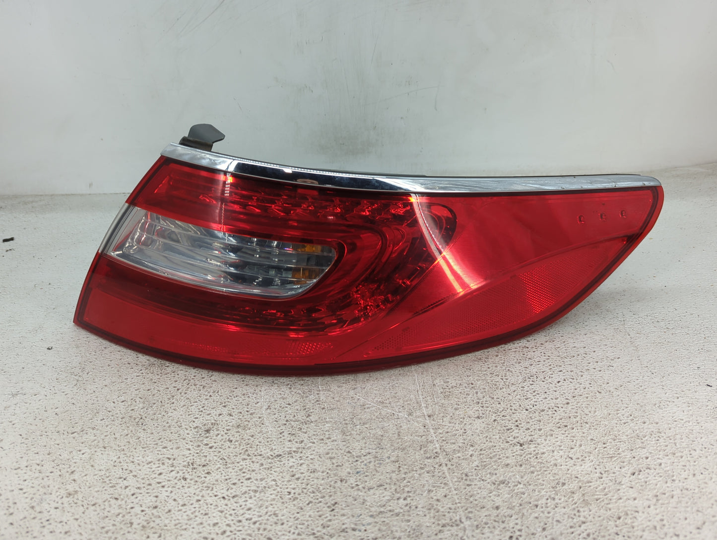 2012-2017 Hyundai Azera Tail Light Assembly Passenger Right OEM P/N:92404-3V0 Fits Fits 2012 2013 2014 2015 2016 2017 OEM Us