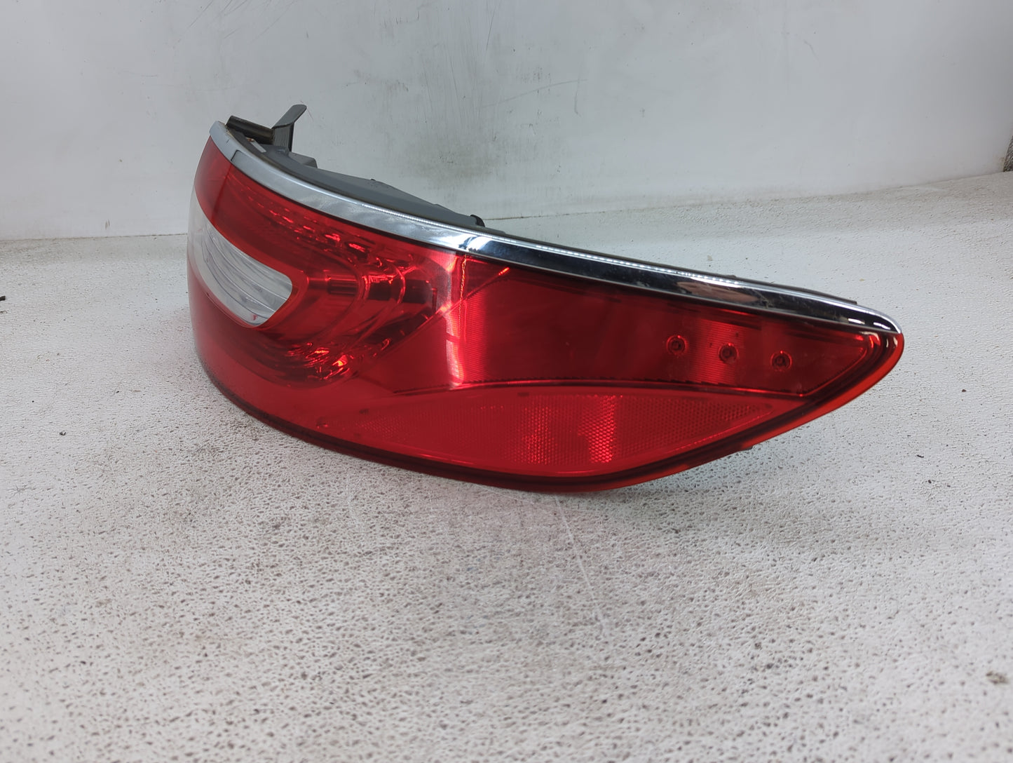2012-2017 Hyundai Azera Tail Light Assembly Passenger Right OEM P/N:92404-3V0 Fits Fits 2012 2013 2014 2015 2016 2017 OEM Us
