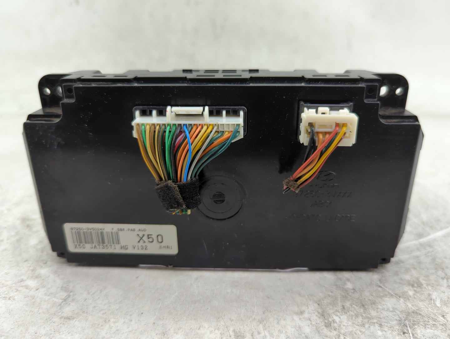 2014 Hyundai Azera Climate Control Module Temperature AC/Heater Replacement P/N:97250-3V5024X Fits OEM Used Auto Parts - Oem