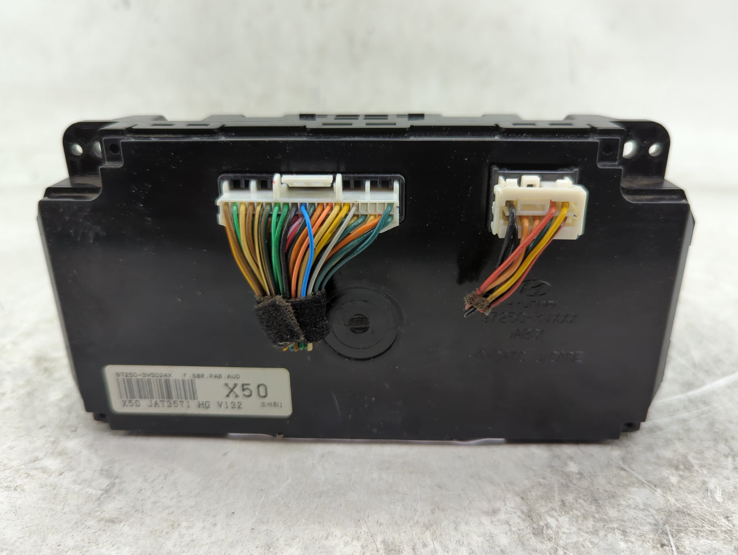 2014 Hyundai Azera Climate Control Module Temperature AC/Heater Replacement P/N:97250-3V5024X Fits OEM Used Auto Parts - Oem