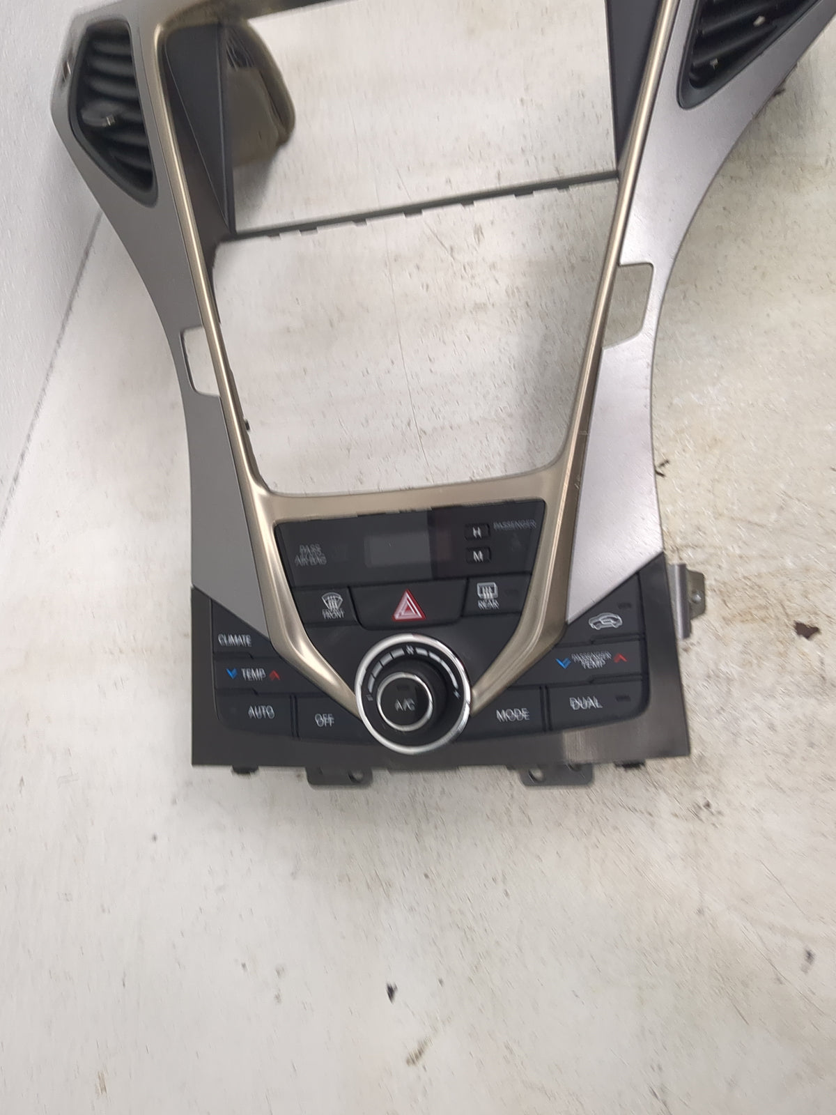 2014 Hyundai Azera Climate Control Module Temperature AC/Heater Replacement P/N:97250-3V840 Fits OEM Used Auto Parts - Oemus