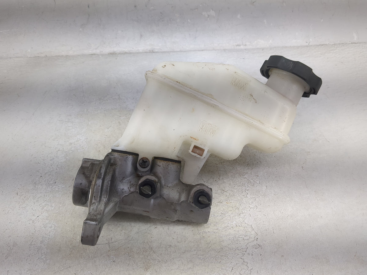2012-2017 Hyundai Azera Brake Master Cylinder 1512578 - Oemusedautoparts1.com