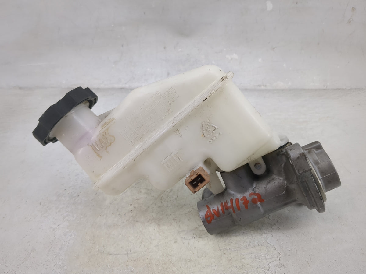 2012-2017 Hyundai Azera Brake Master Cylinder 1512578 - Oemusedautoparts1.com