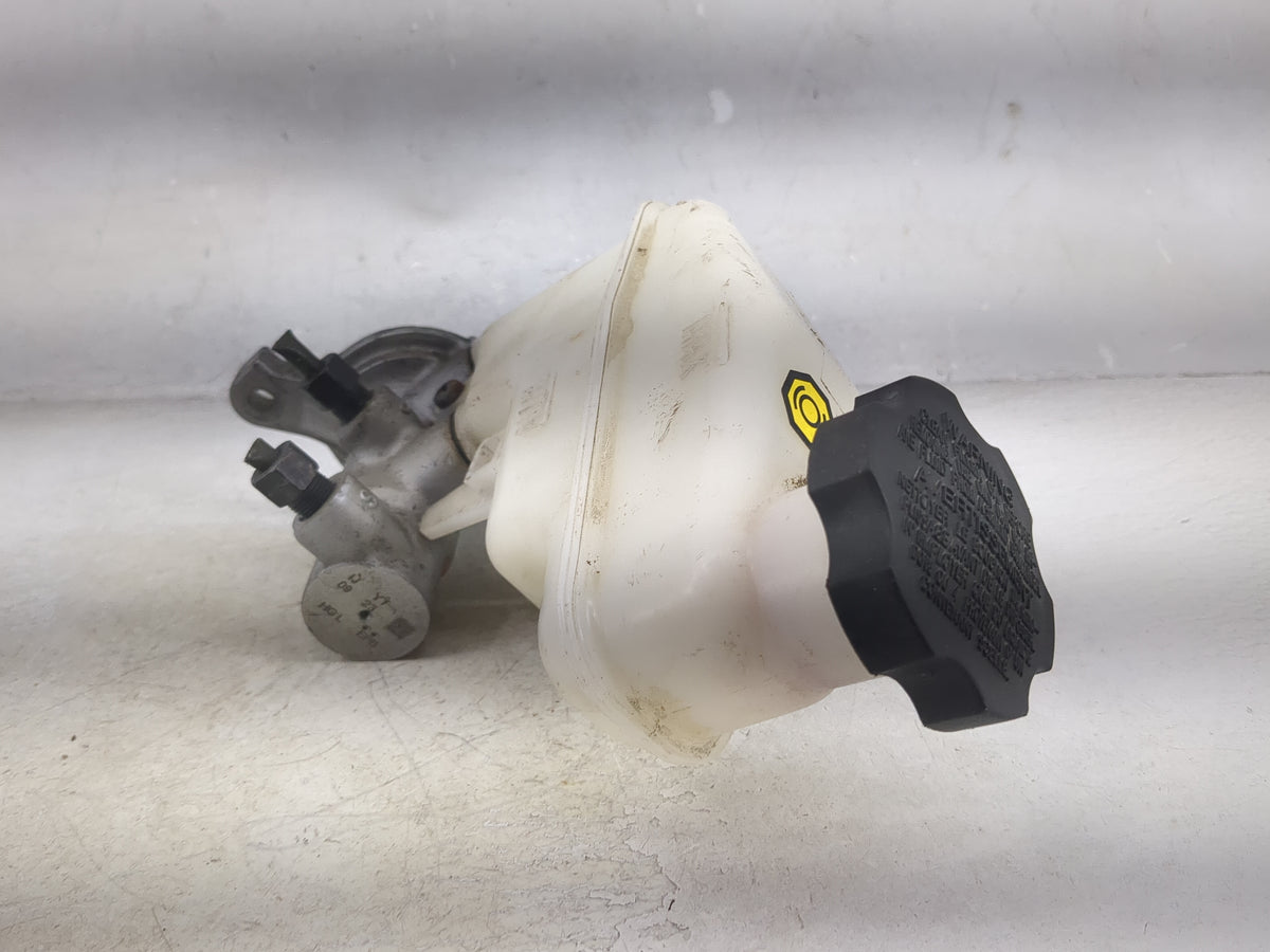 2012-2017 Hyundai Azera Brake Master Cylinder 1512578 - Oemusedautoparts1.com