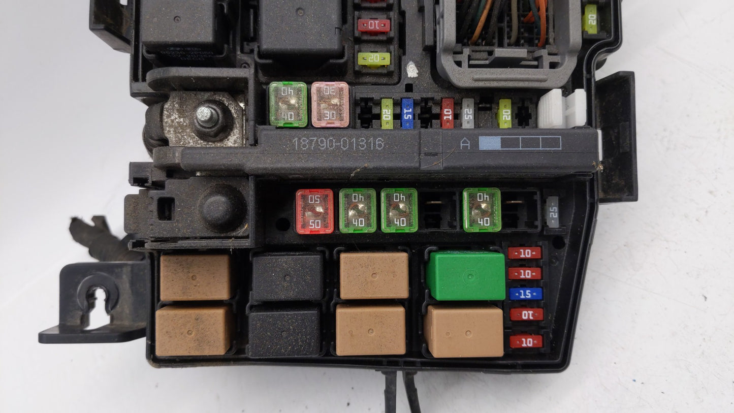 2014 Hyundai Azera Fusebox Fuse Box Panel Relay Module P/N:1402140365 Fits OEM Used Auto Parts - Oemusedautoparts1.com