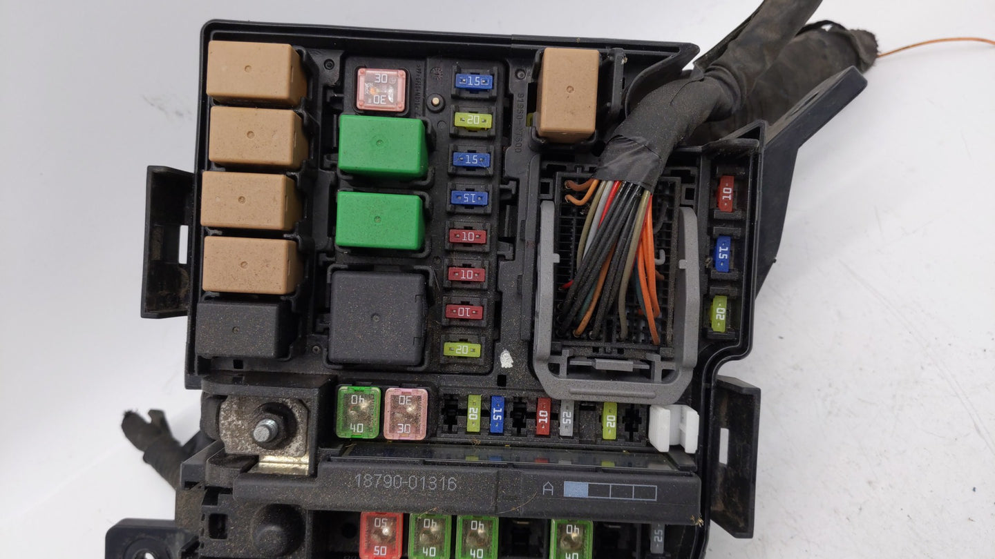 2014 Hyundai Azera Fusebox Fuse Box Panel Relay Module P/N:1402140365 Fits OEM Used Auto Parts - Oemusedautoparts1.com