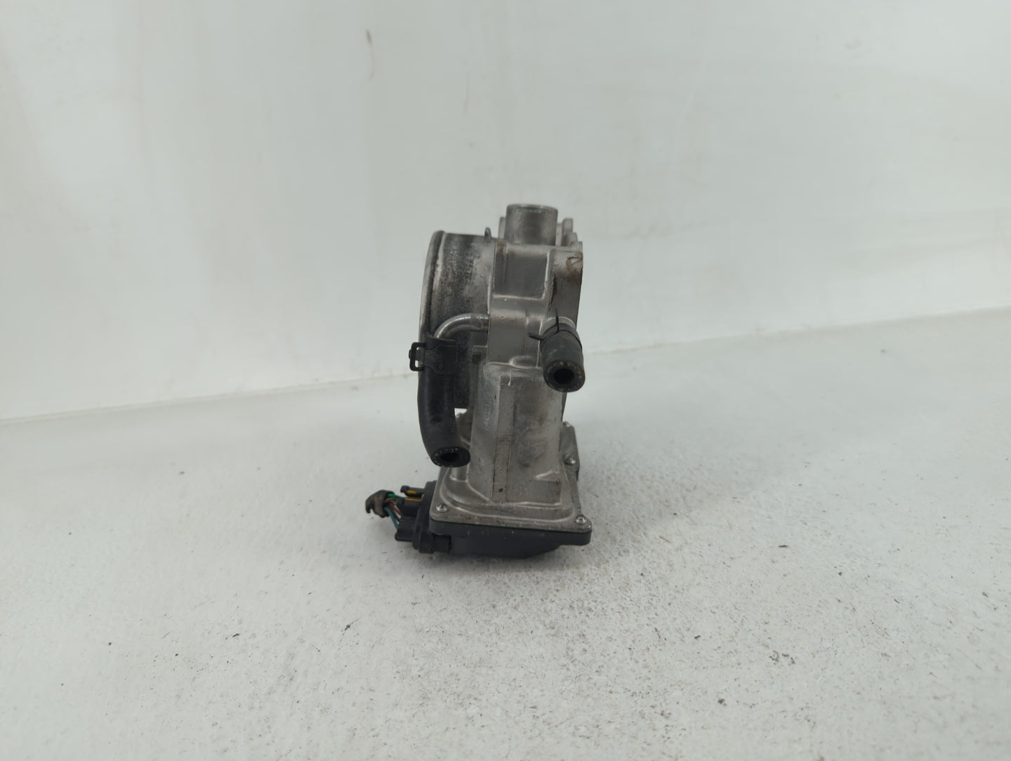 2012-2017 Hyundai Azera Throttle Body P/N:35100-3CAA0 Fits Fits 2012 2013 2014 2015 2016 2017 2018 OEM Used Auto Parts - Oem