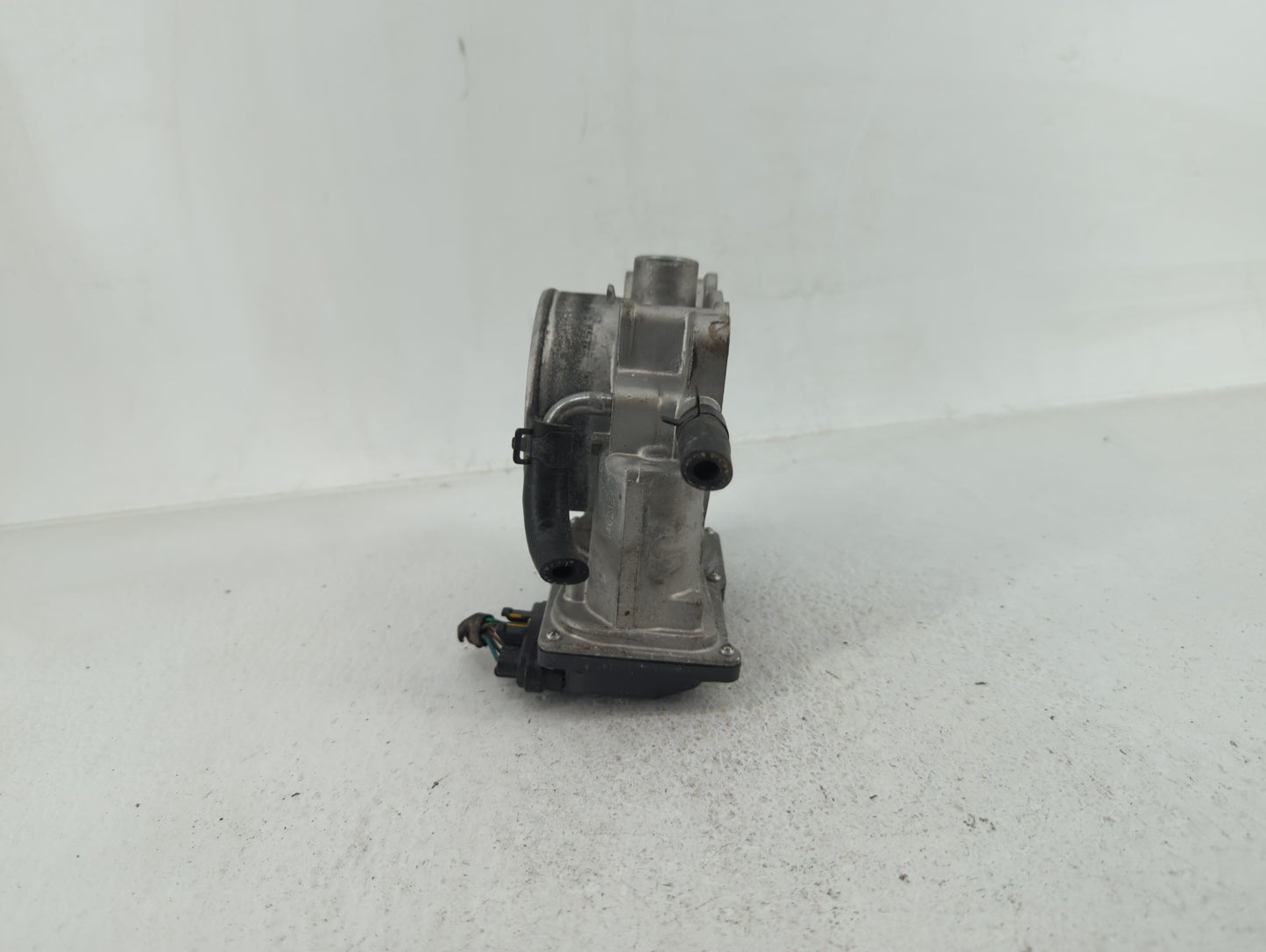 2012-2017 Hyundai Azera Throttle Body P/N:35100-3CAA0 Fits Fits 2012 2013 2014 2015 2016 2017 2018 OEM Used Auto Parts - Oem