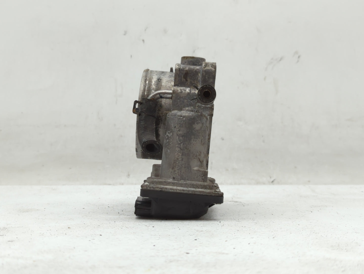 2012-2017 Hyundai Azera Throttle Body P/N:35100-3CAA0 Fits Fits 2012 2013 2014 2015 2016 2017 2018 OEM Used Auto Parts - Oem