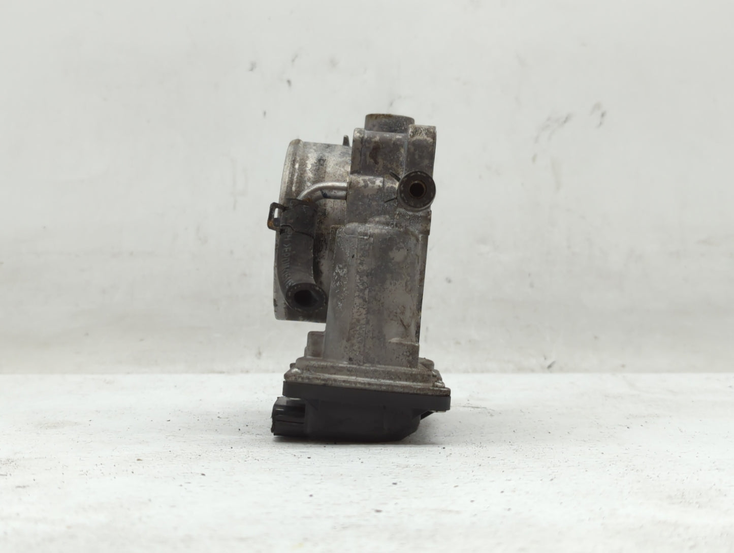 2012-2017 Hyundai Azera Throttle Body P/N:35100-3CAA0 Fits Fits 2012 2013 2014 2015 2016 2017 2018 OEM Used Auto Parts - Oem