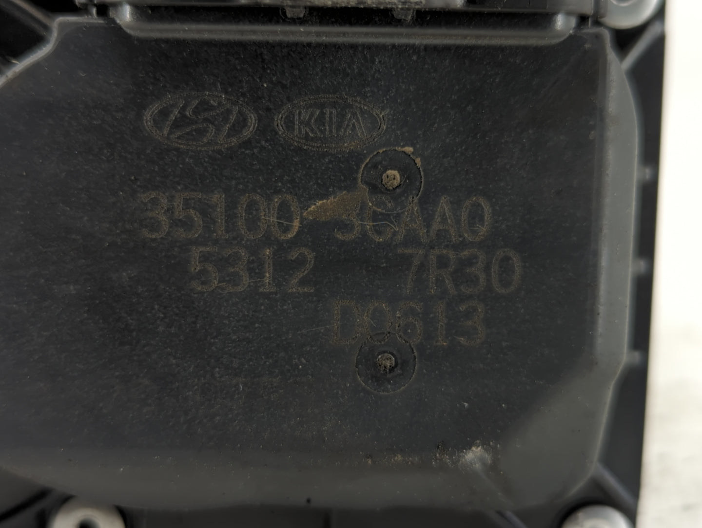 2012-2017 Hyundai Azera Throttle Body P/N:35100-3CAA0 Fits Fits 2012 2013 2014 2015 2016 2017 2018 OEM Used Auto Parts - Oem
