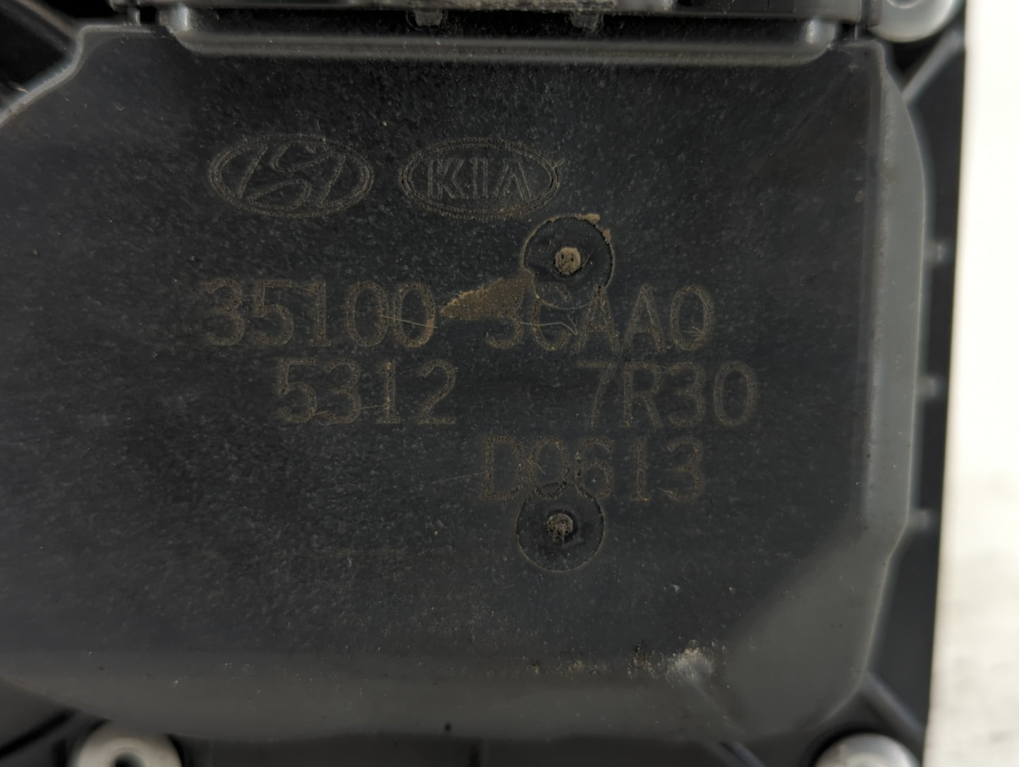 2012-2017 Hyundai Azera Throttle Body P/N:35100-3CAA0 Fits Fits 2012 2013 2014 2015 2016 2017 2018 OEM Used Auto Parts - Oem