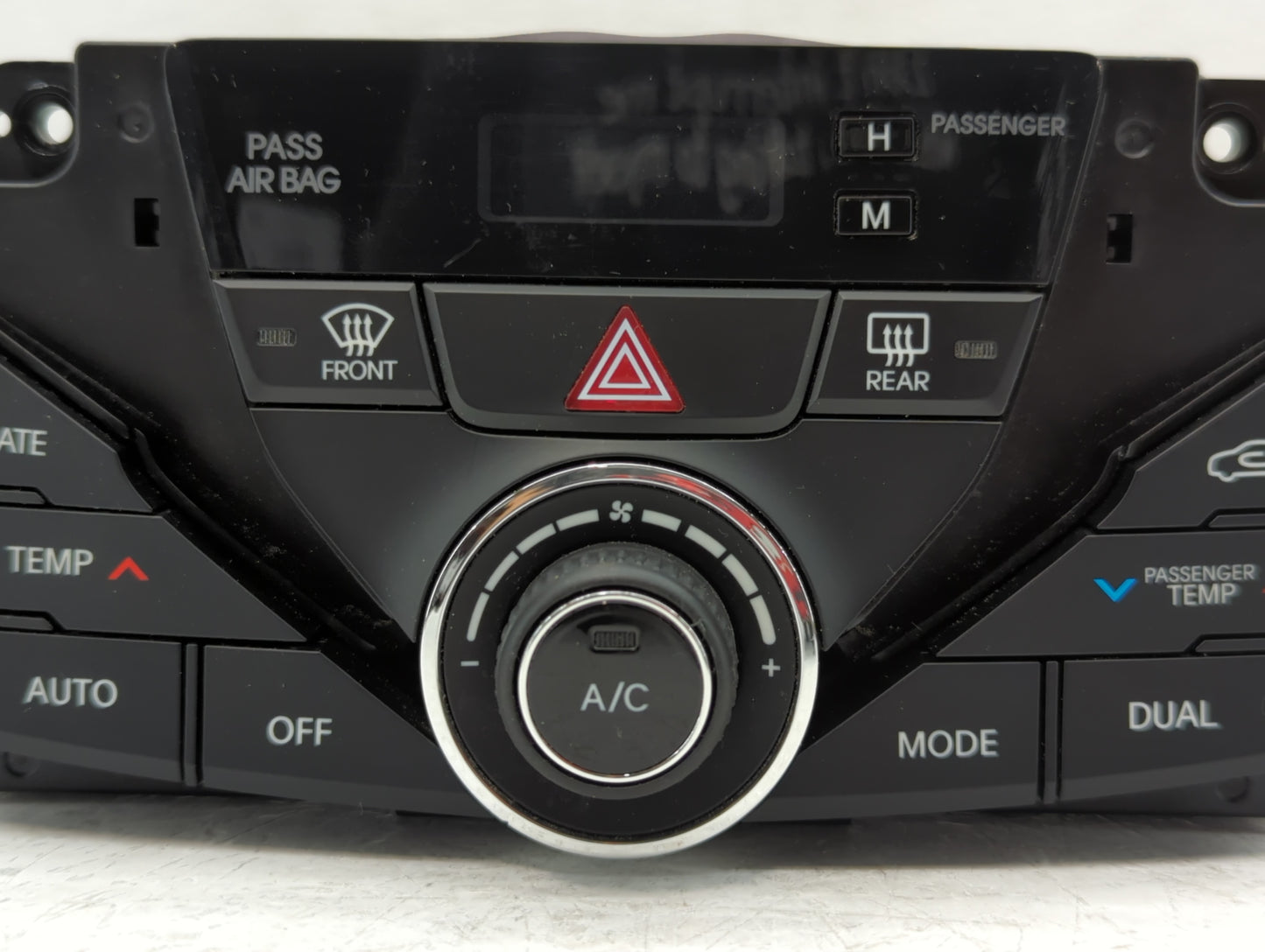 2014 Hyundai Azera Climate Control Module Temperature AC/Heater Replacement P/N:97250-3V840 Fits OEM Used Auto Parts - Oemus