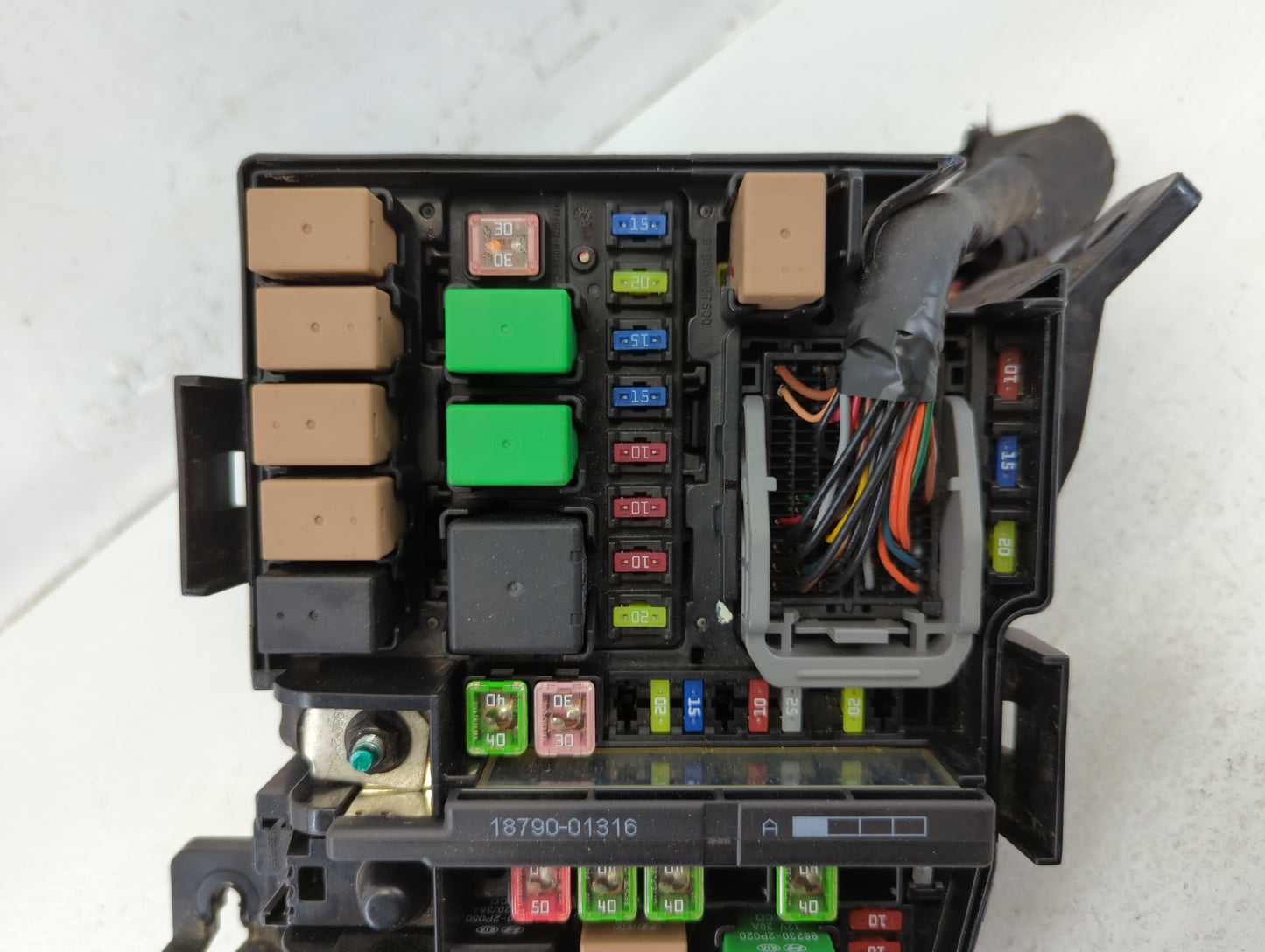 2014 Hyundai Azera Fusebox Fuse Box Panel Relay Module P/N:91208-3V010 1402140365 Fits OEM Used Auto Parts - Oemusedautopart