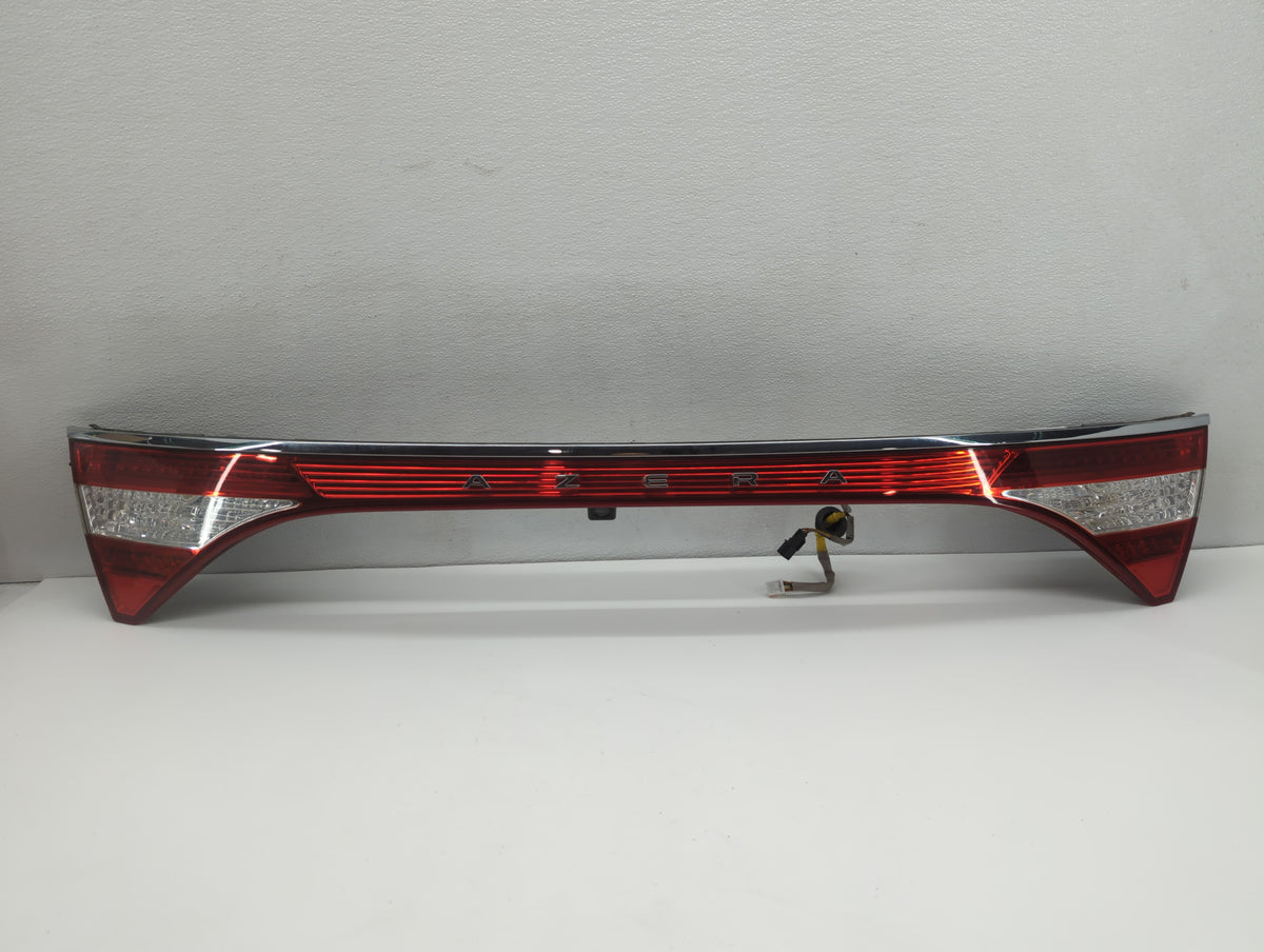 2014-2017 Hyundai Azera Tail Light Assembly Passenger Right OEM P/N:92403-3V01 Fits Fits 2014 2015 2016 2017 OEM Used Auto P